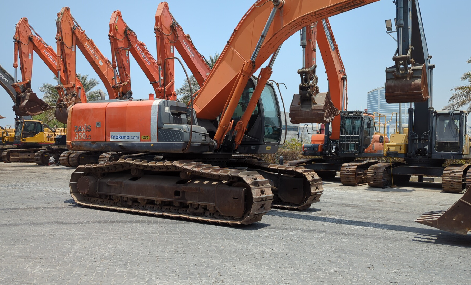 MDX-026-Hitachi-ZX350LC-3-Medium-excavators-inspection-Structure-Paint-1