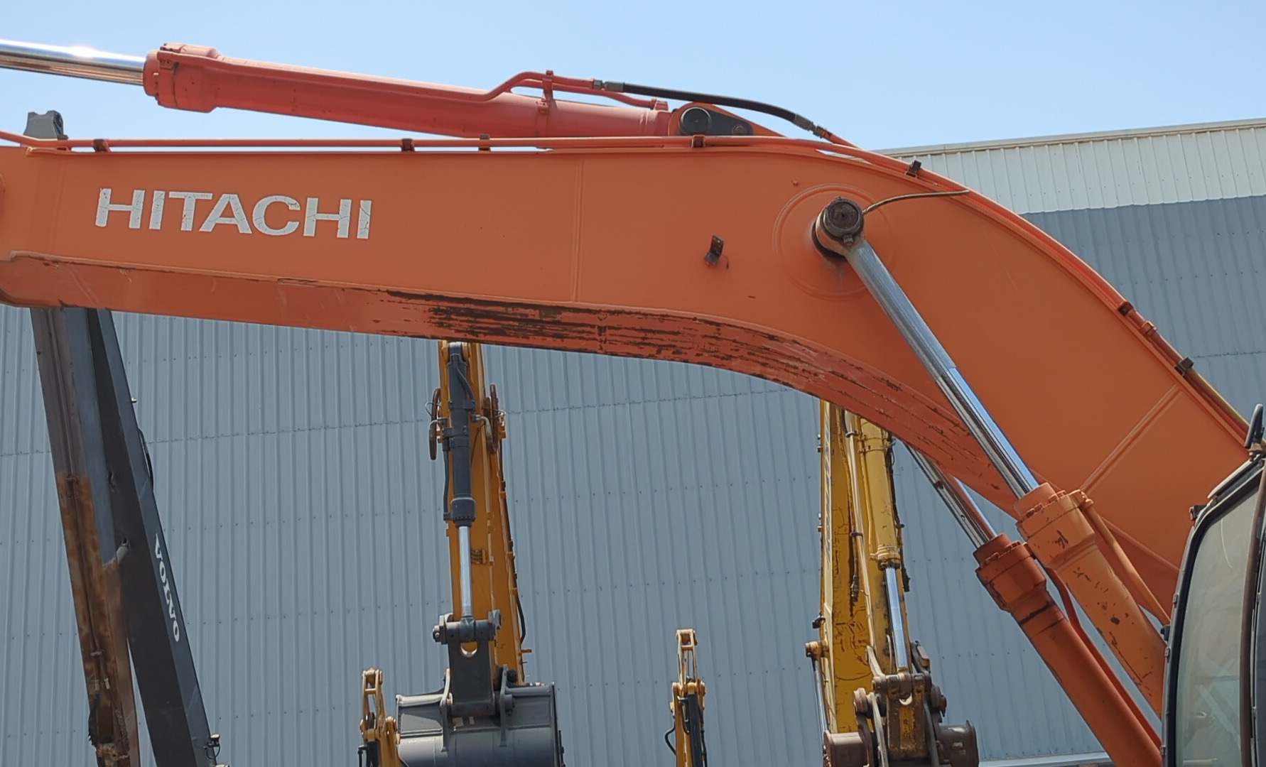 MDX-026-Hitachi-ZX350LC-3-Medium-excavators-inspection-Chassis-Boom-1