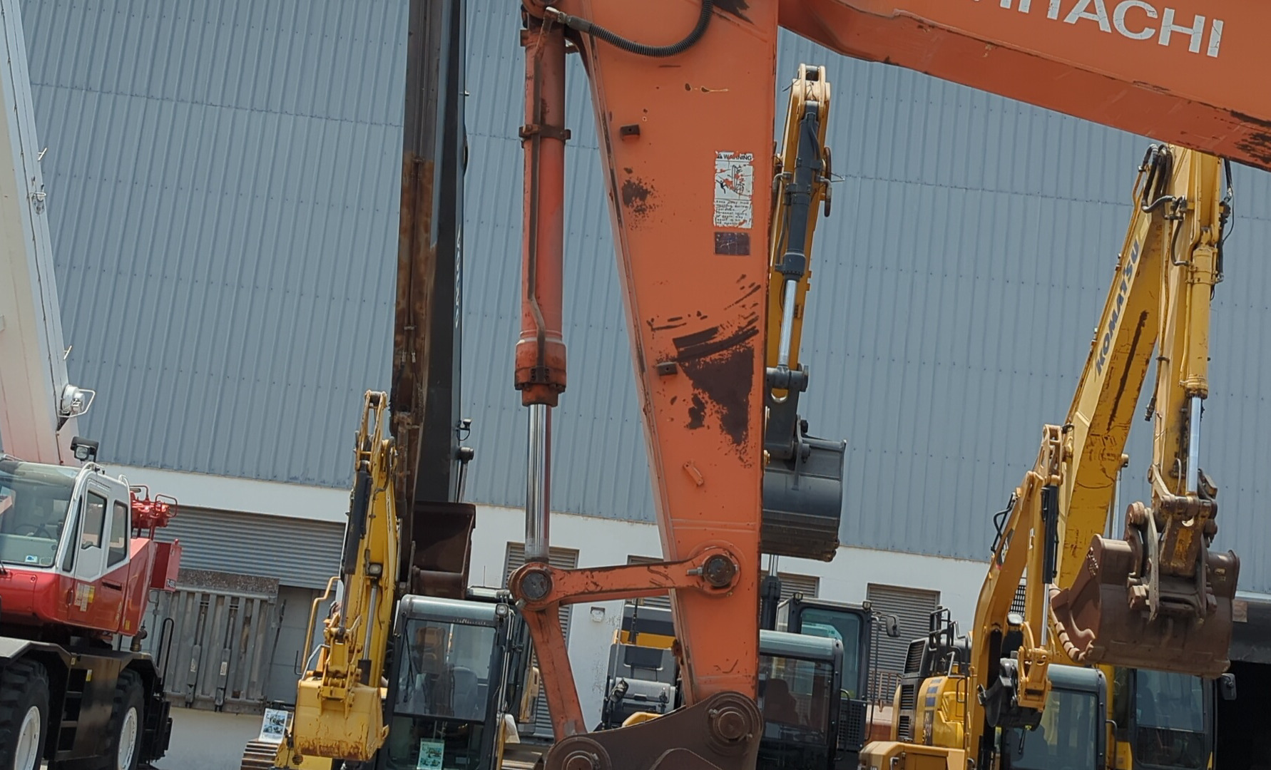 MDX-026-Hitachi-ZX350LC-3-Medium-excavators-inspection-Chassis-Stick-1