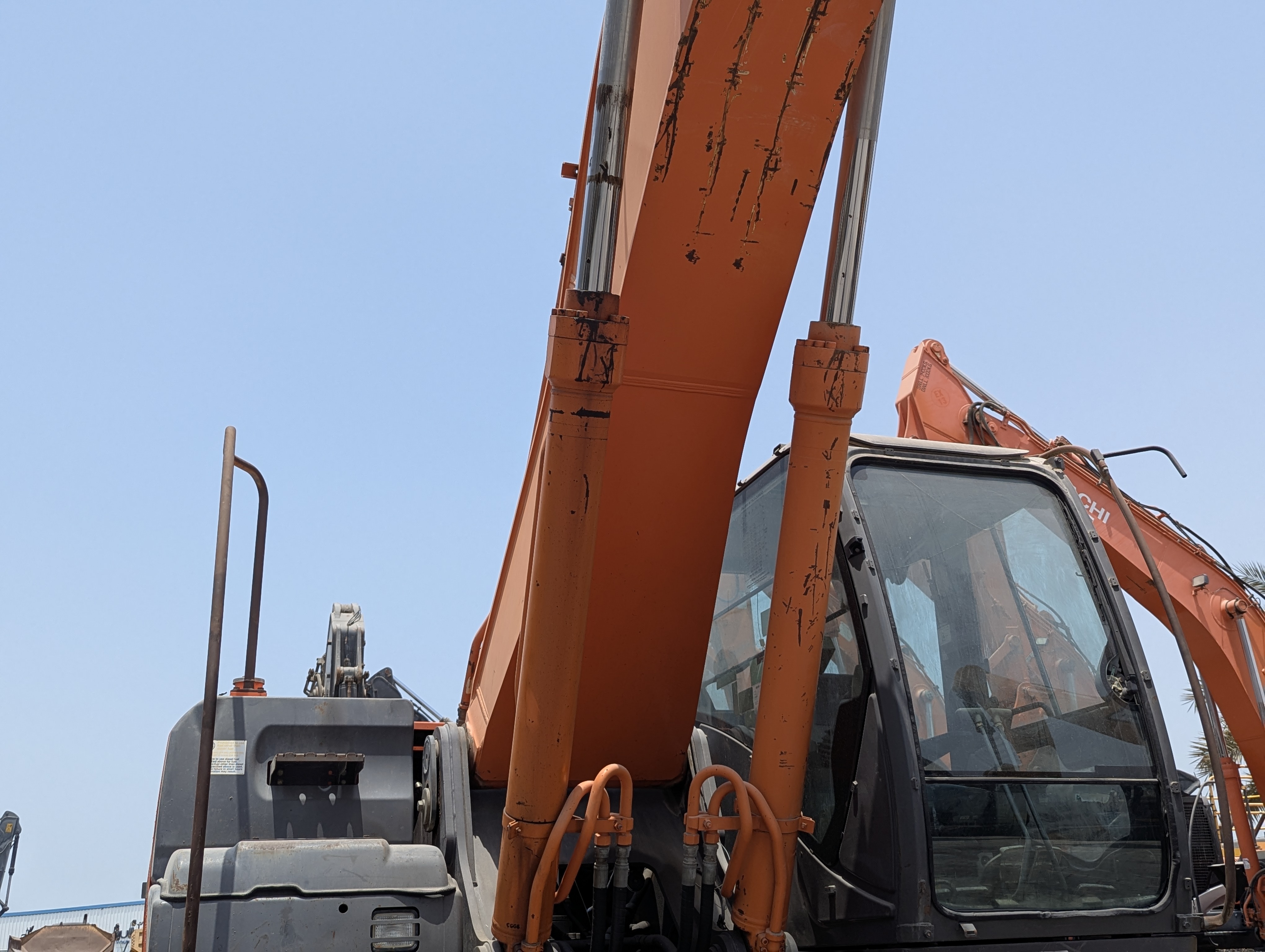MDX-026-Hitachi-ZX350LC-3-Medium-excavators-inspection-Hydraulics-Boom-lift-cylinder-1