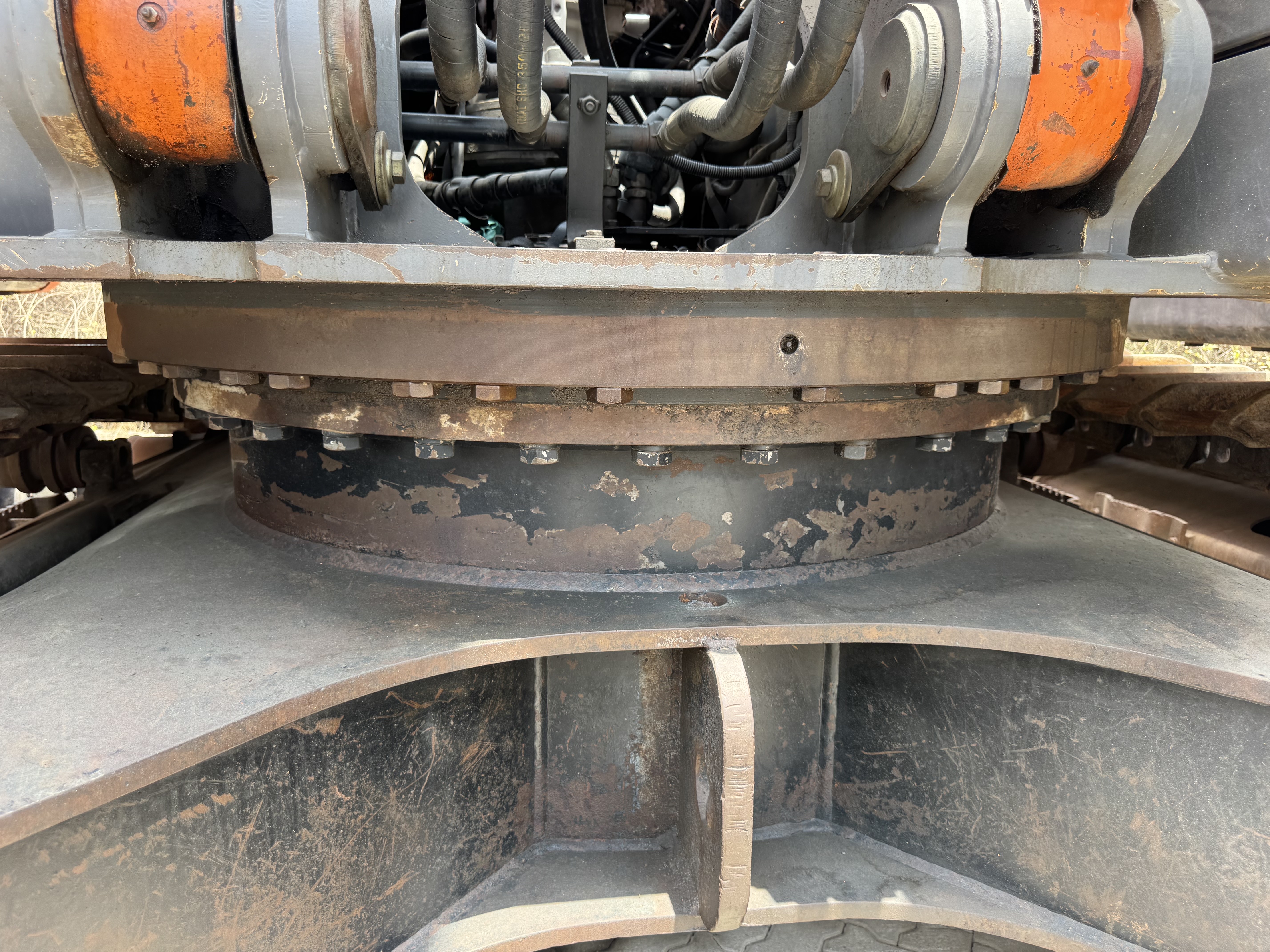 MDX-026-Hitachi-ZX350LC-3-Medium-excavators-inspection-Hydraulics-Center-swivel-joint-1