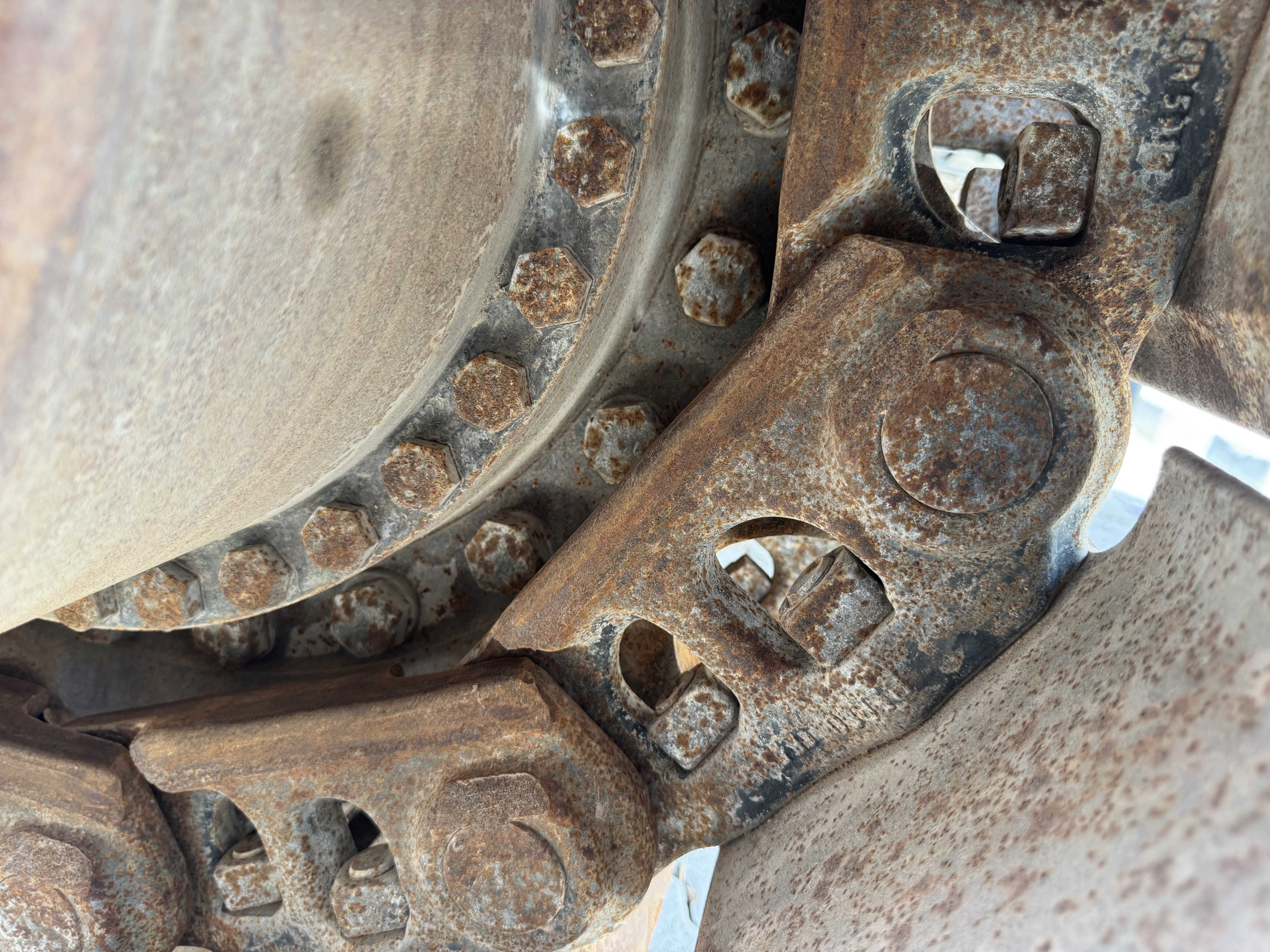 MDX-026-Hitachi-ZX350LC-3-Medium-excavators-inspection-Undercarriage-Left-sprocket-1