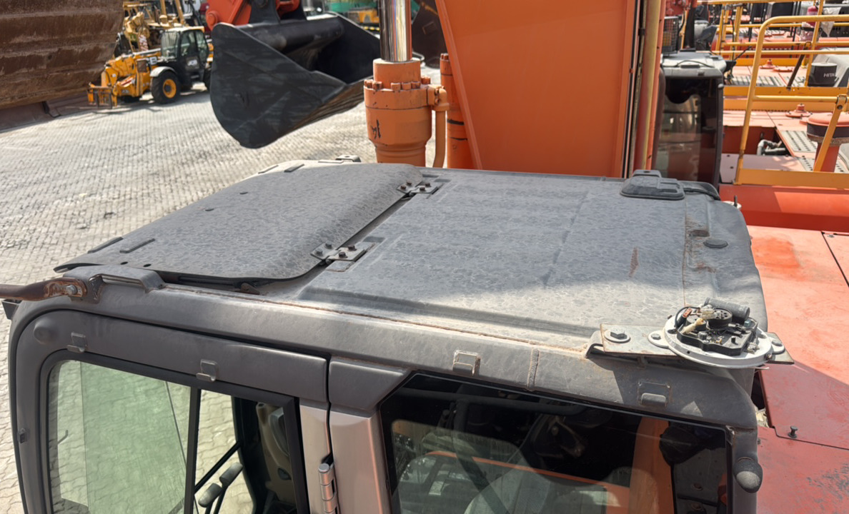 MDX-026-Hitachi-ZX350LC-3-Medium-excavators-inspection-Safety-Rollover-protective-structure-(ROPS-/-FOPS)-1