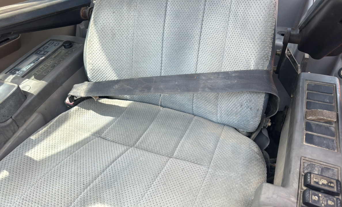MDX-026-Hitachi-ZX350LC-3-Medium-excavators-inspection-Safety-Seat-belts-1