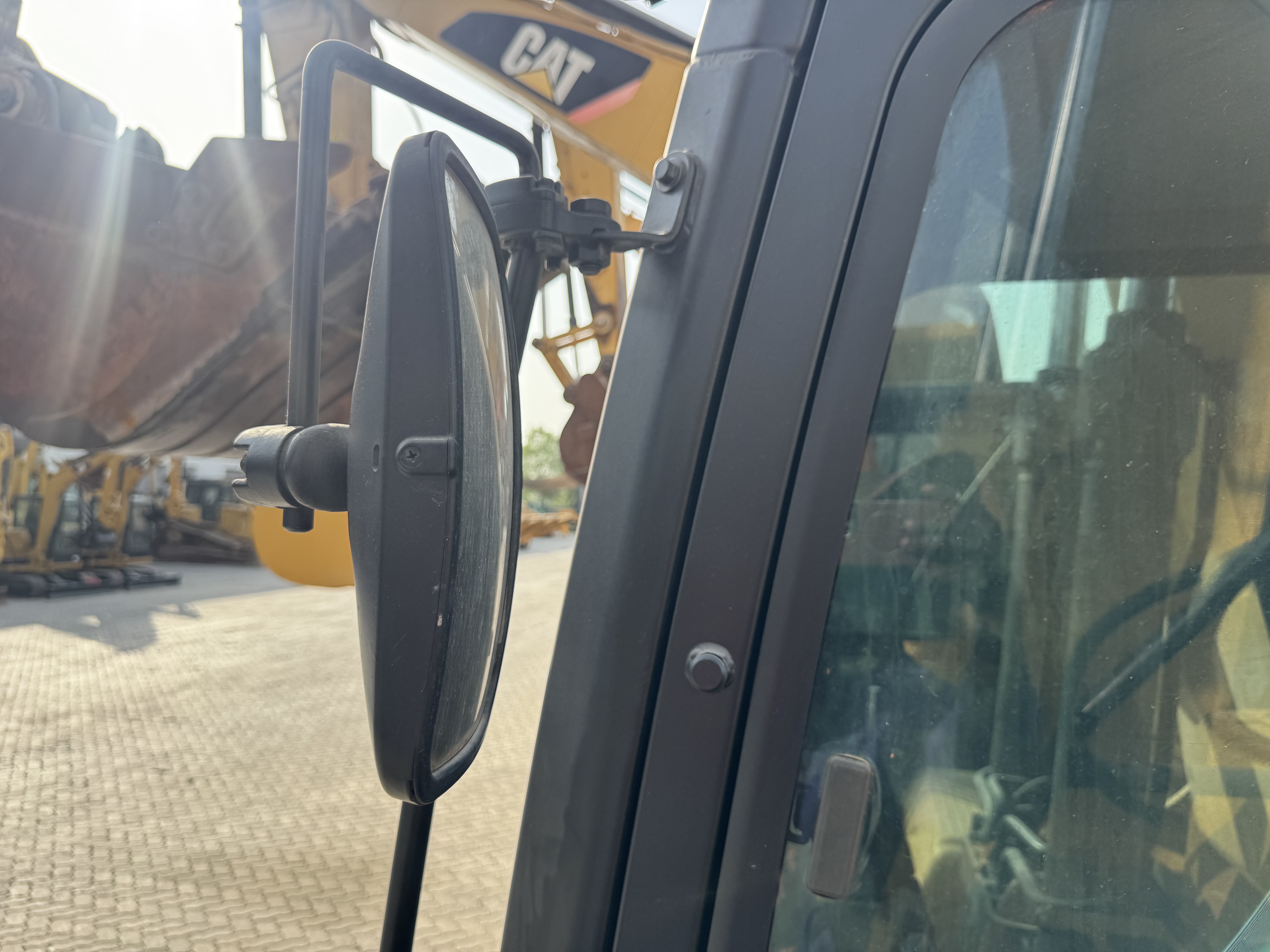 MDX-022-Cat-320DL-Medium-excavators-inspection-Cabin-Mirrors-1