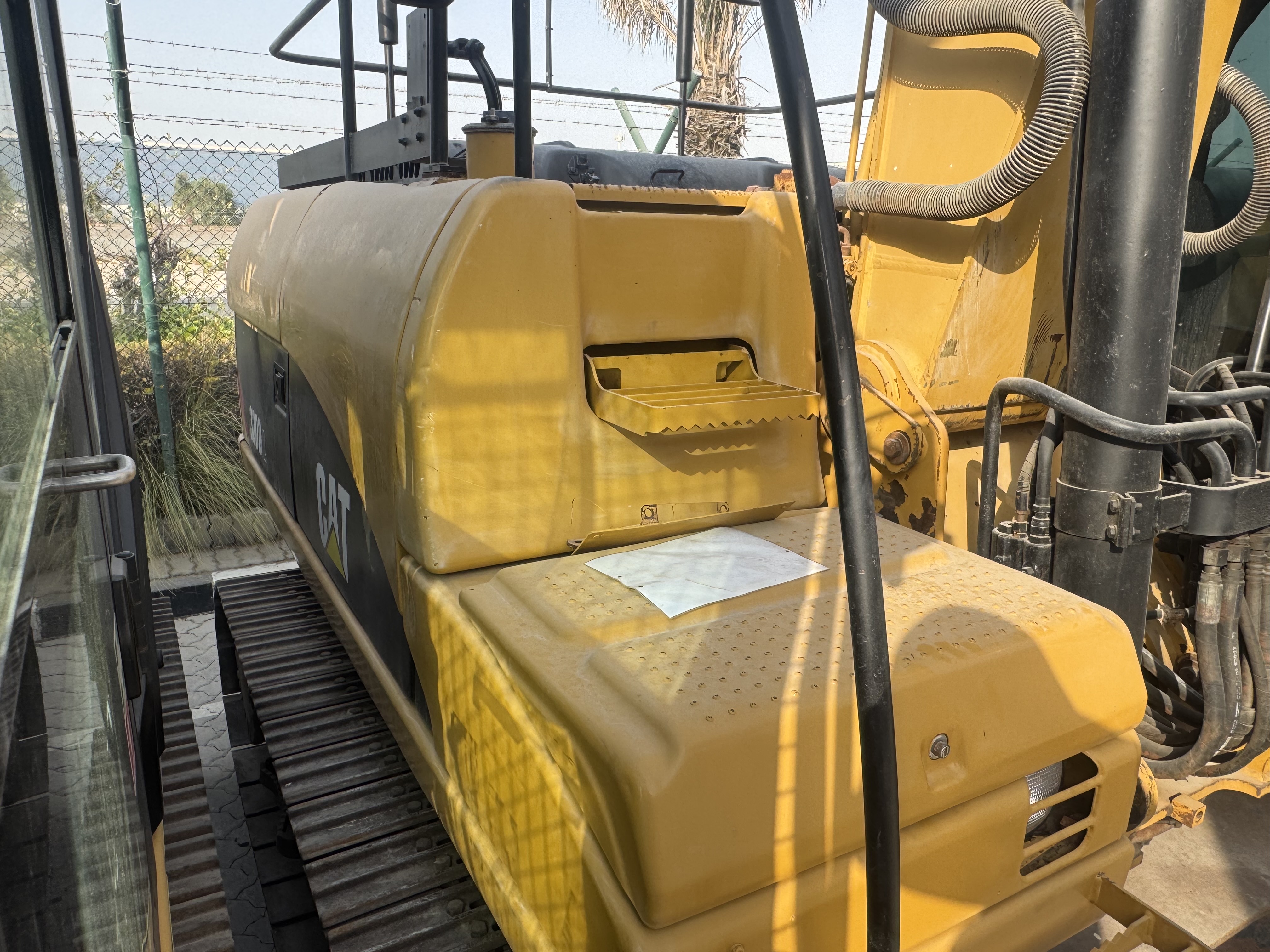 MDX-022-Cat-320DL-Medium-excavators-inspection-Structure-Paint-1