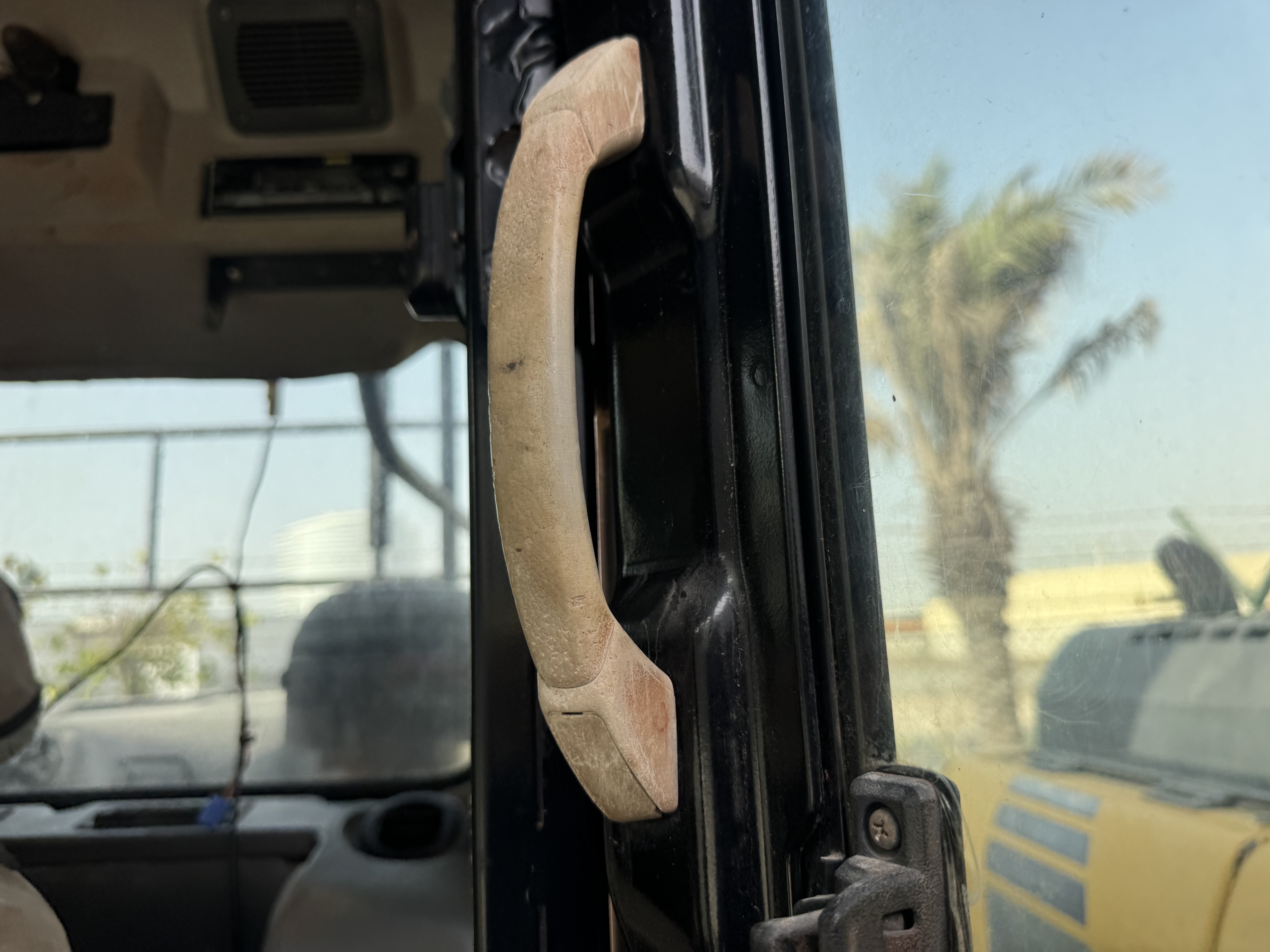MDX-022-Cat-320DL-Medium-excavators-inspection-Structure-Handrails-1