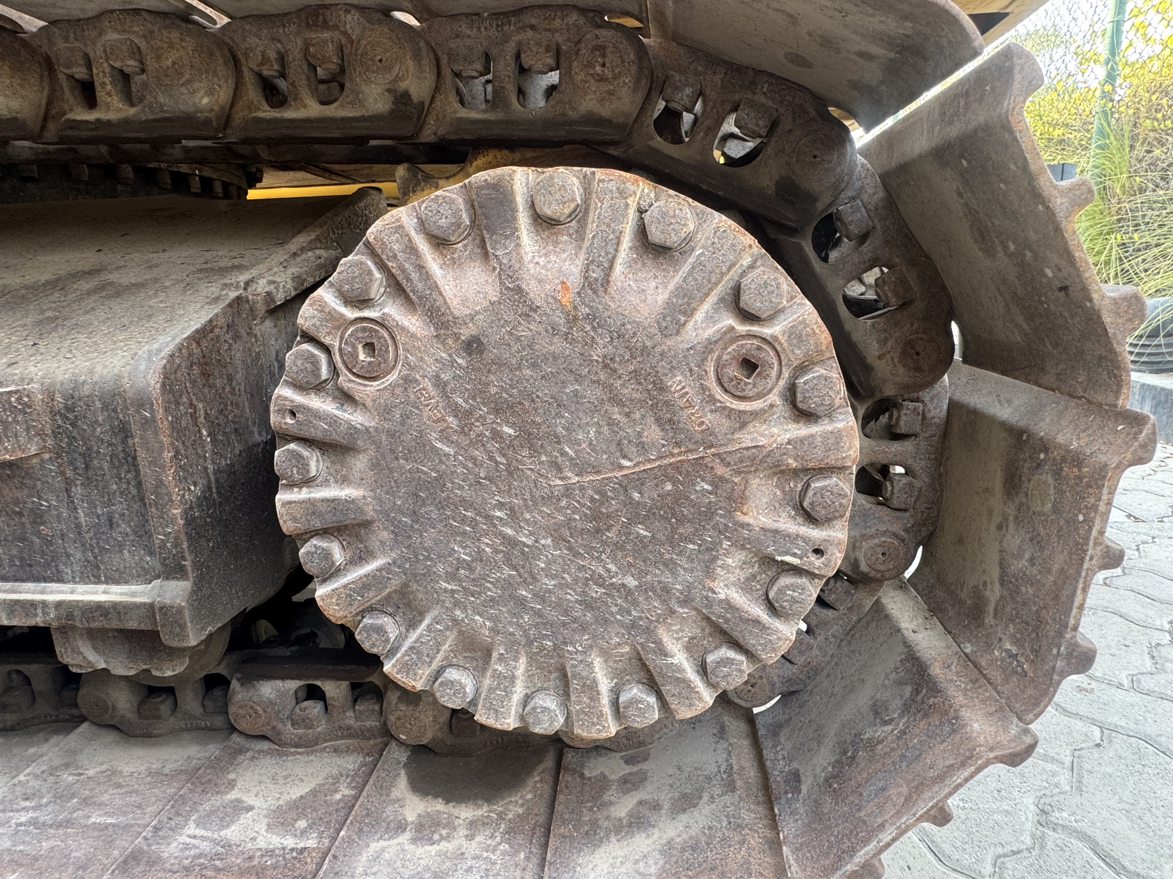 MDX-022-Cat-320DL-Medium-excavators-inspection-Undercarriage-Final-drive-1