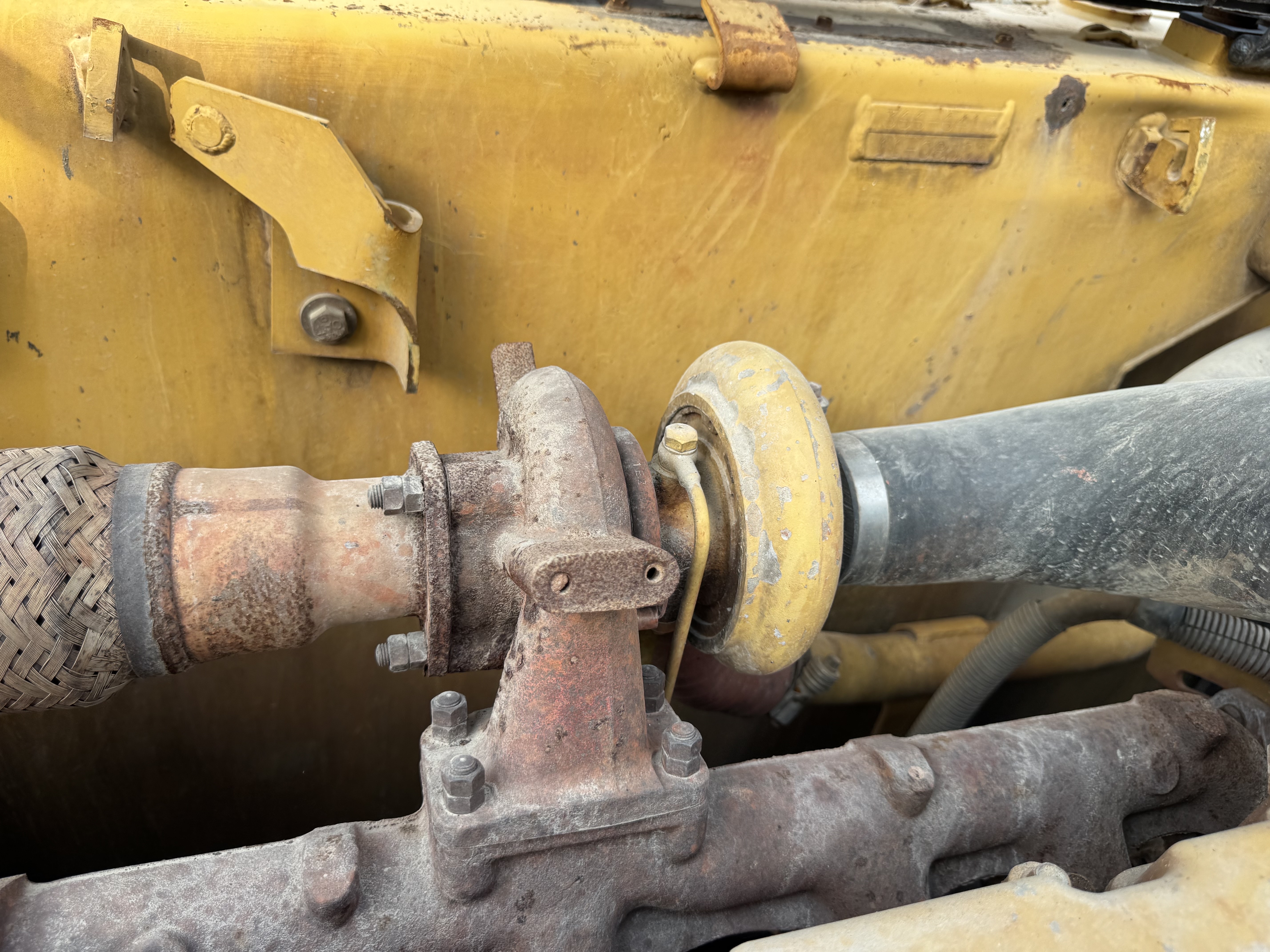 MDX-022-Cat-320DL-Medium-excavators-inspection-Engine-Turbo-1