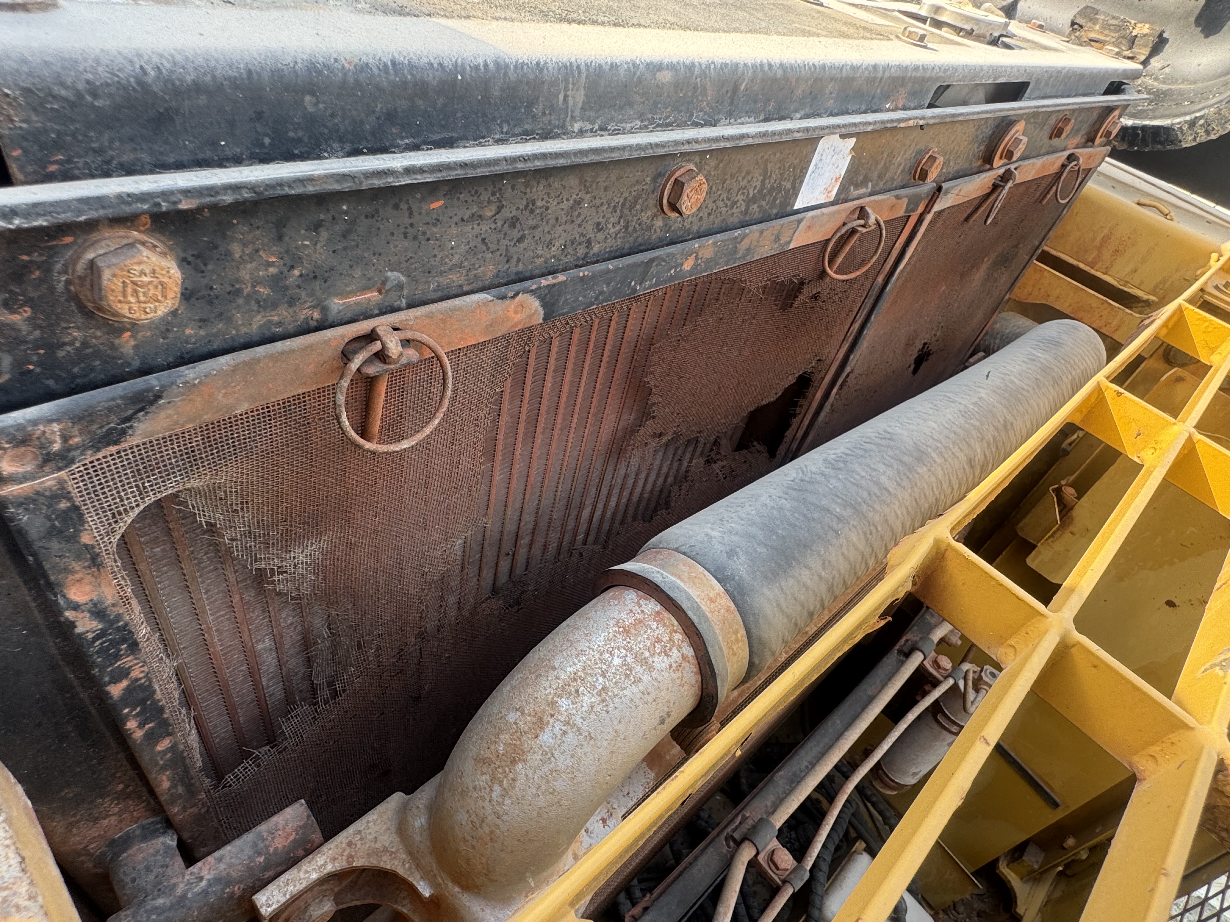 MDX-022-Cat-320DL-Medium-excavators-inspection-Engine-Radiator,-condenser,-intercooler,-hydraulic-cooler-1