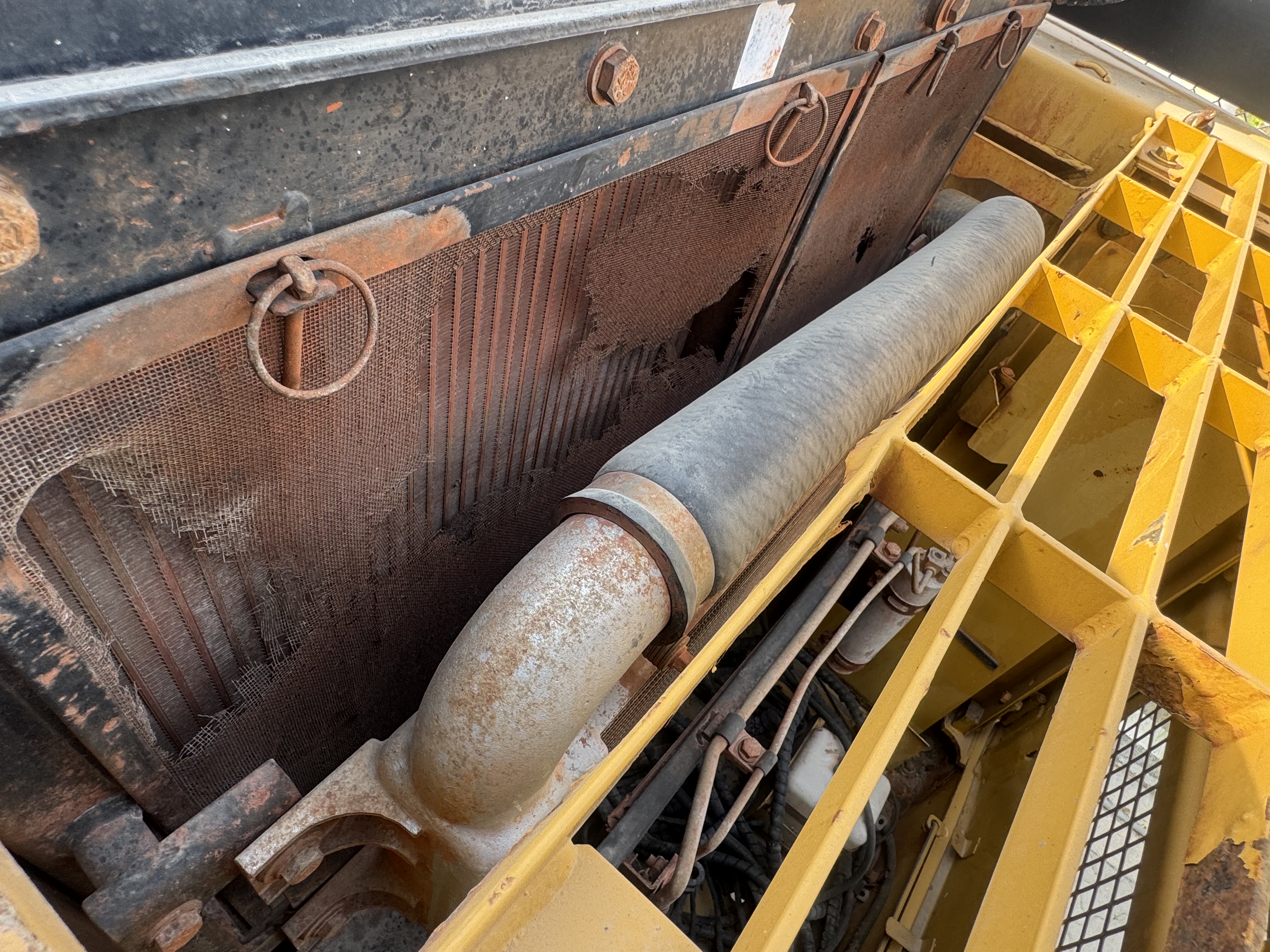 MDX-022-Cat-320DL-Medium-excavators-inspection-Engine-Radiator,-condenser,-intercooler,-hydraulic-cooler-1