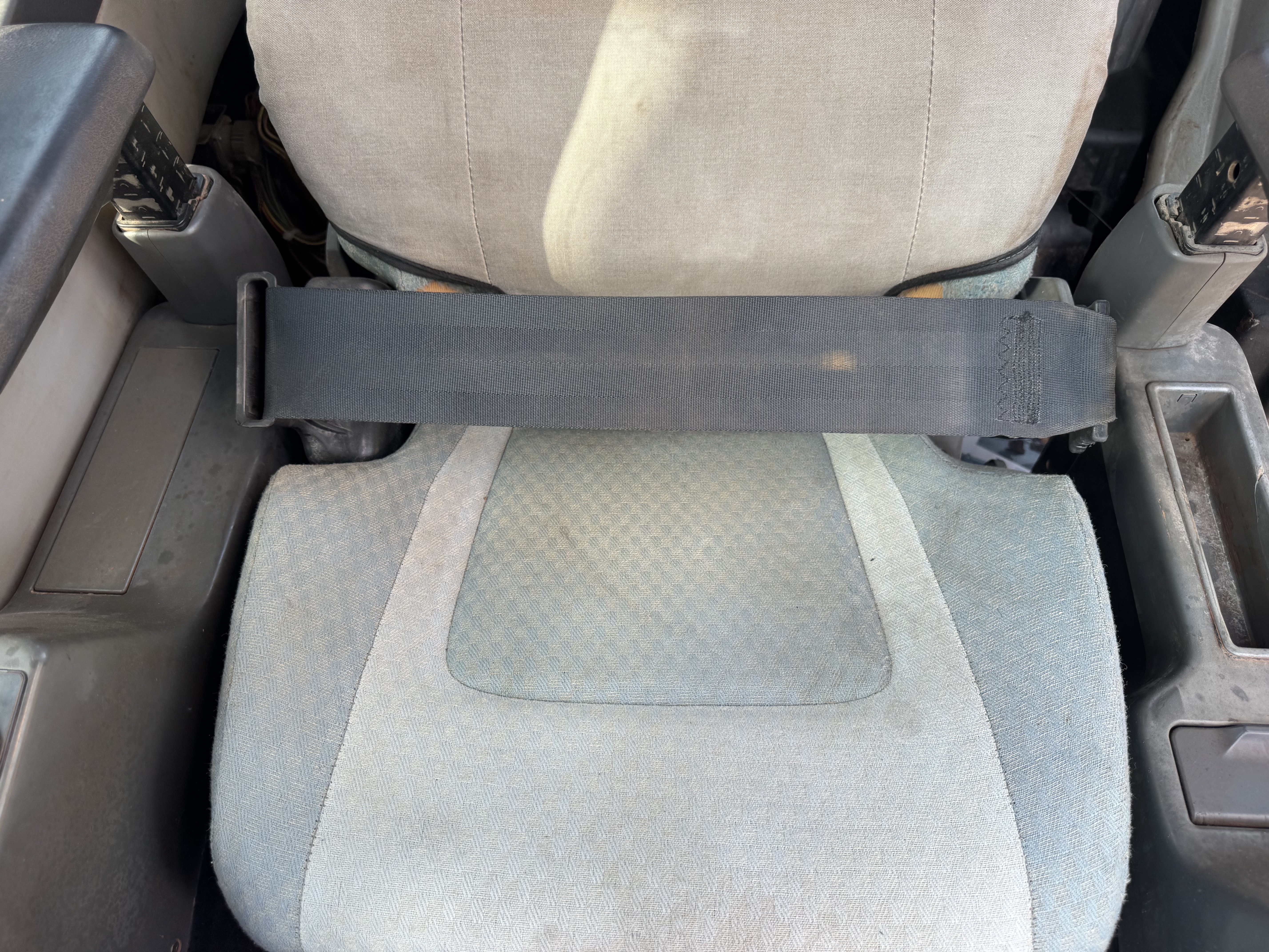 MDX-022-Cat-320DL-Medium-excavators-inspection-Safety-Seat-belts-1