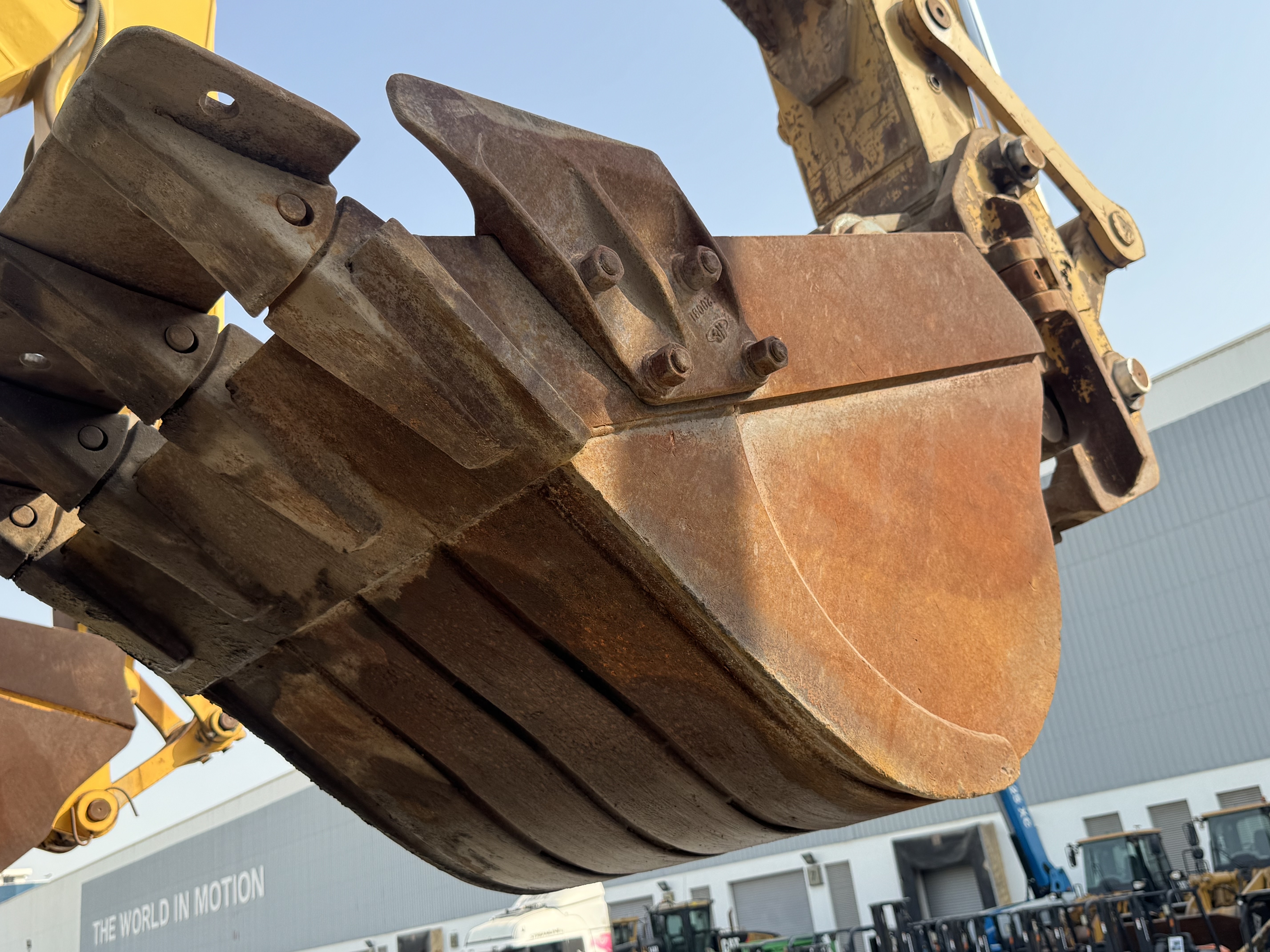MDX-022-Cat-320DL-Medium-excavators-inspection-Attachment-Excavator-bucket-1
