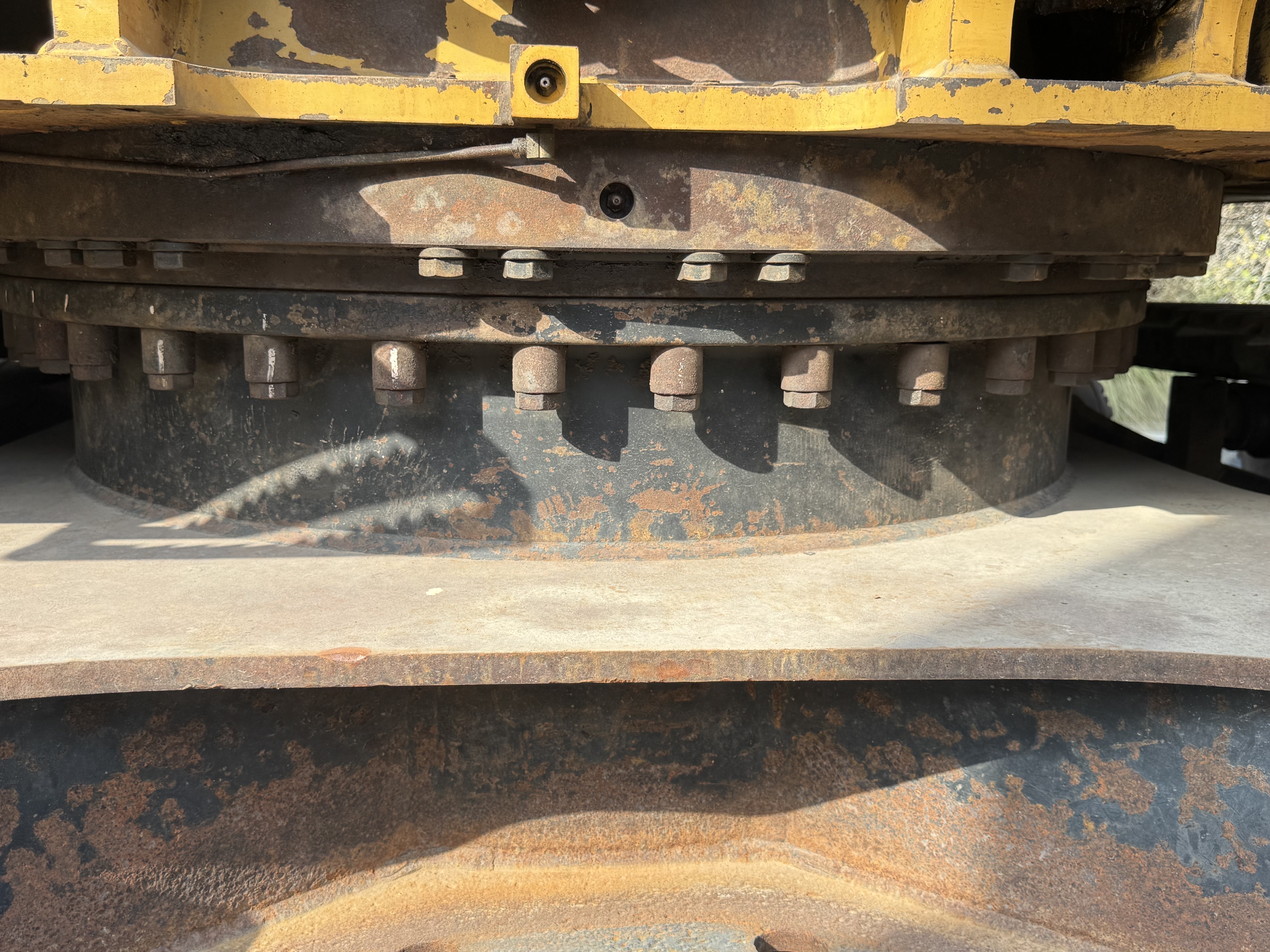 MDX-022-Cat-320DL-Medium-excavators-inspection-Hydraulics-Center-swivel-joint-1