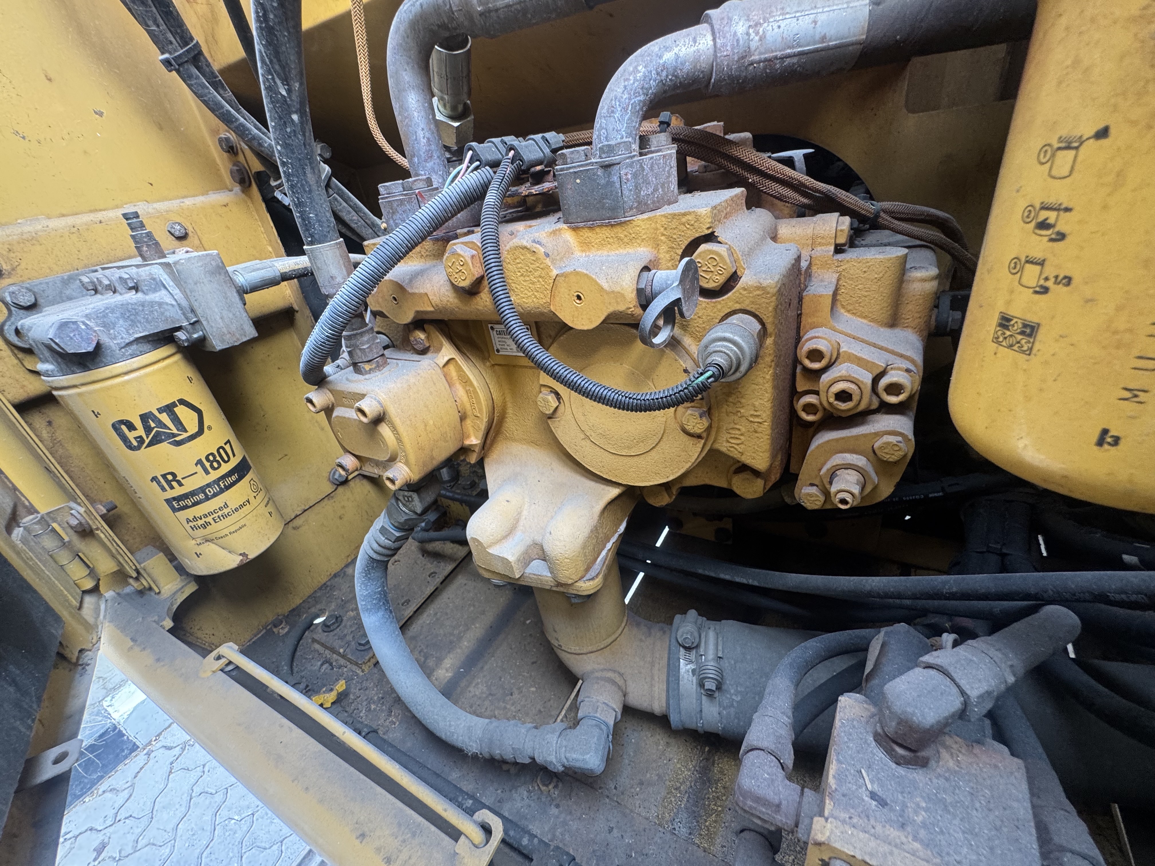 MDX-022-Cat-320DL-Medium-excavators-inspection-Hydraulics-Hydraulic-pump-1
