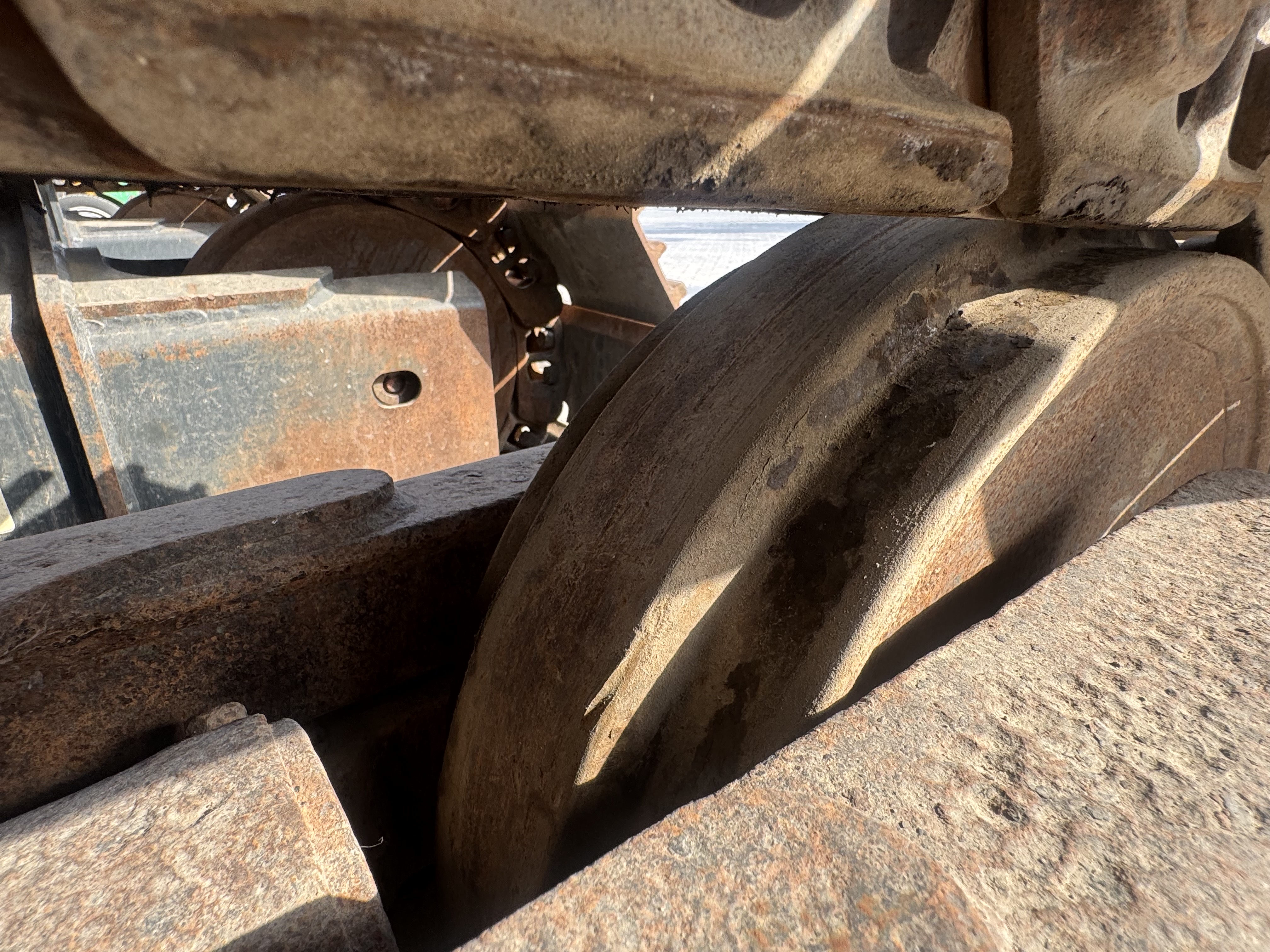 MDX-022-Cat-320DL-Medium-excavators-inspection-Engine-Fuel-leaks-3