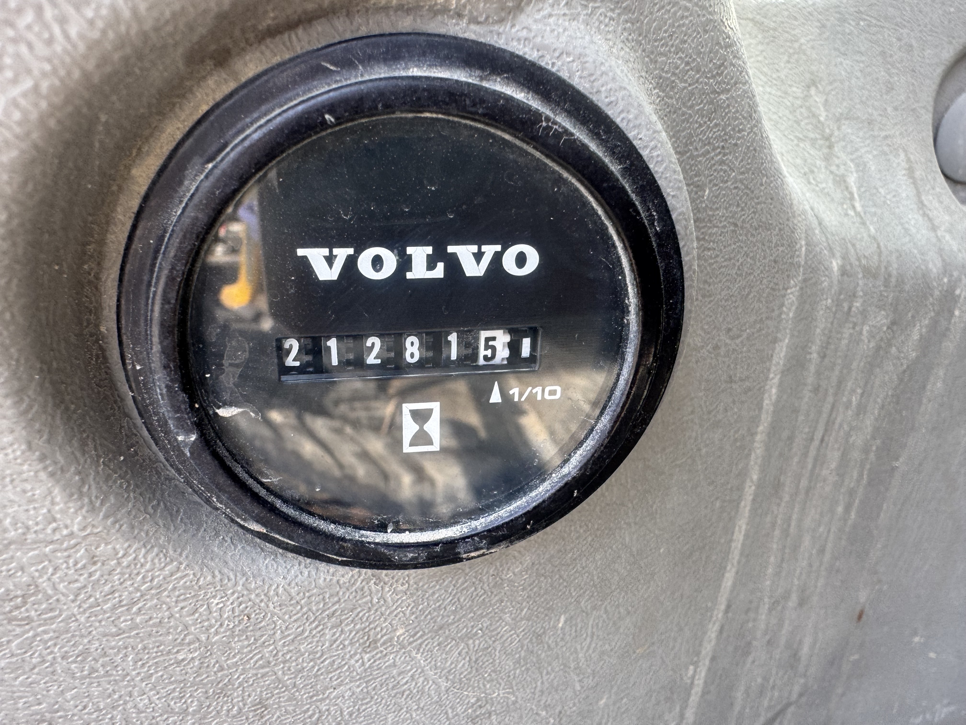LEX-008-Volvo-EC480DL-Large-excavators-inspection-General-Hour-meter-1