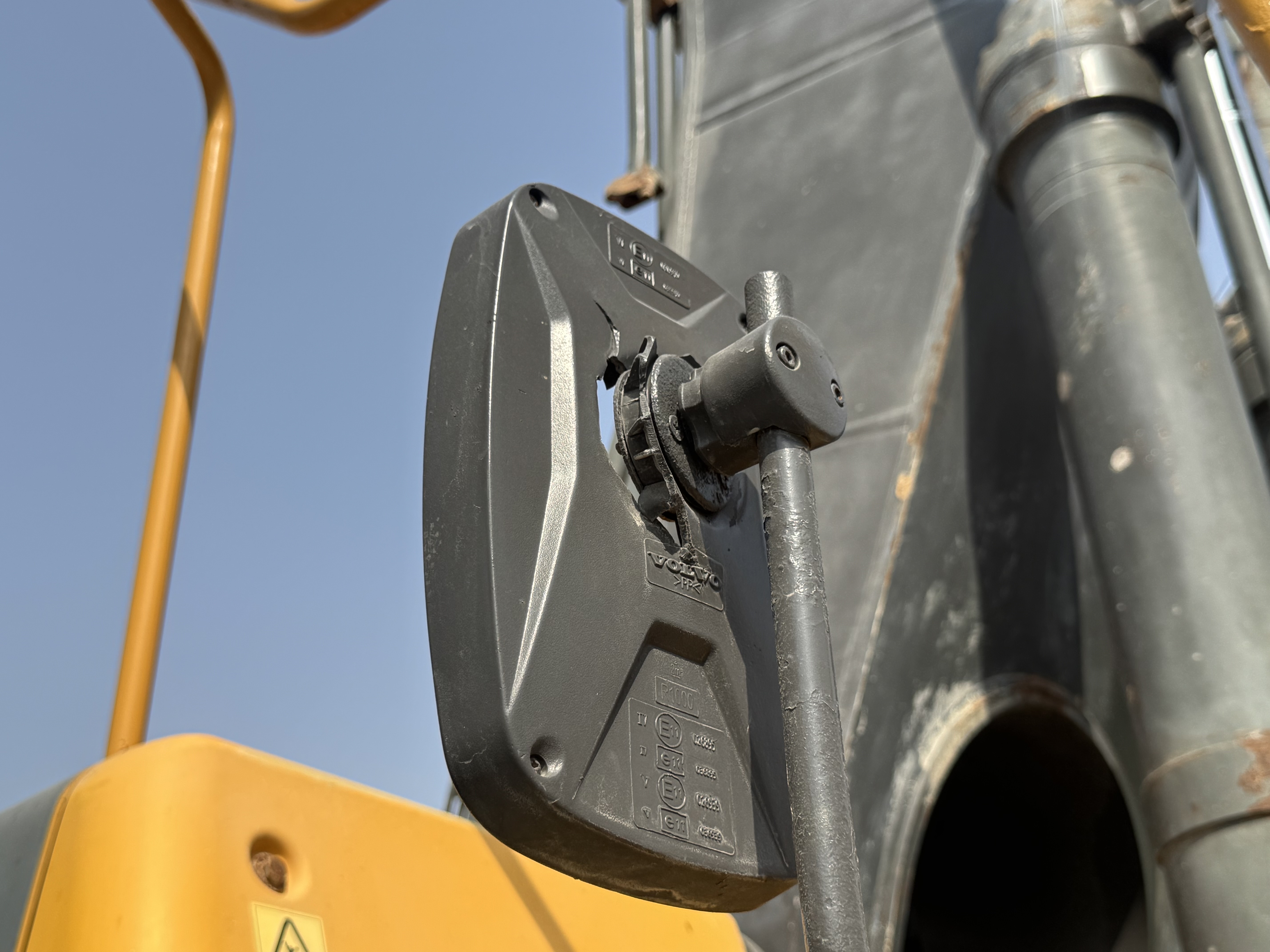 LEX-008-Volvo-EC480DL-Large-excavators-inspection-Cabin-Mirrors-1