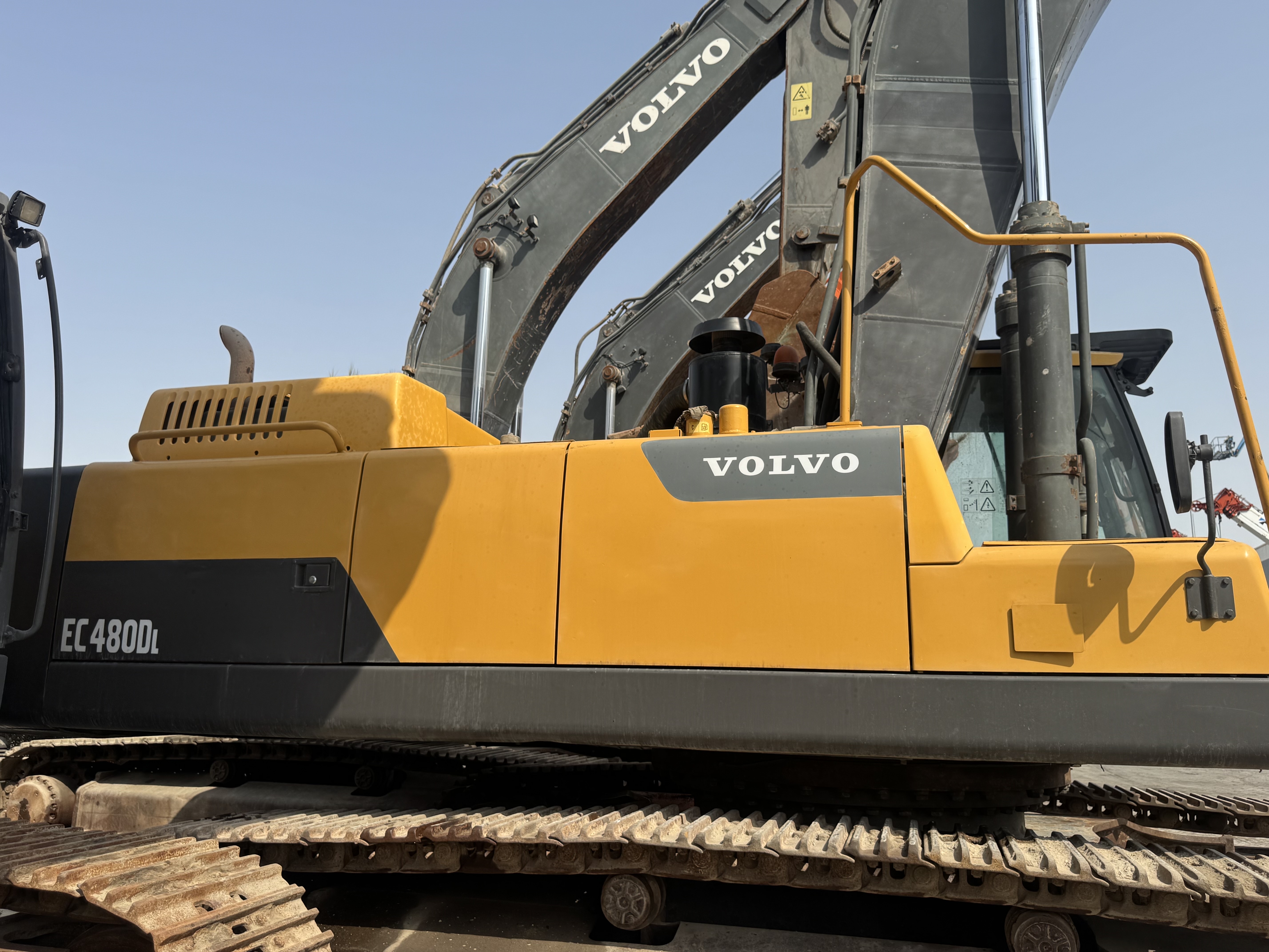 LEX-008-Volvo-EC480DL-Large-excavators-inspection-Structure-Paint-1