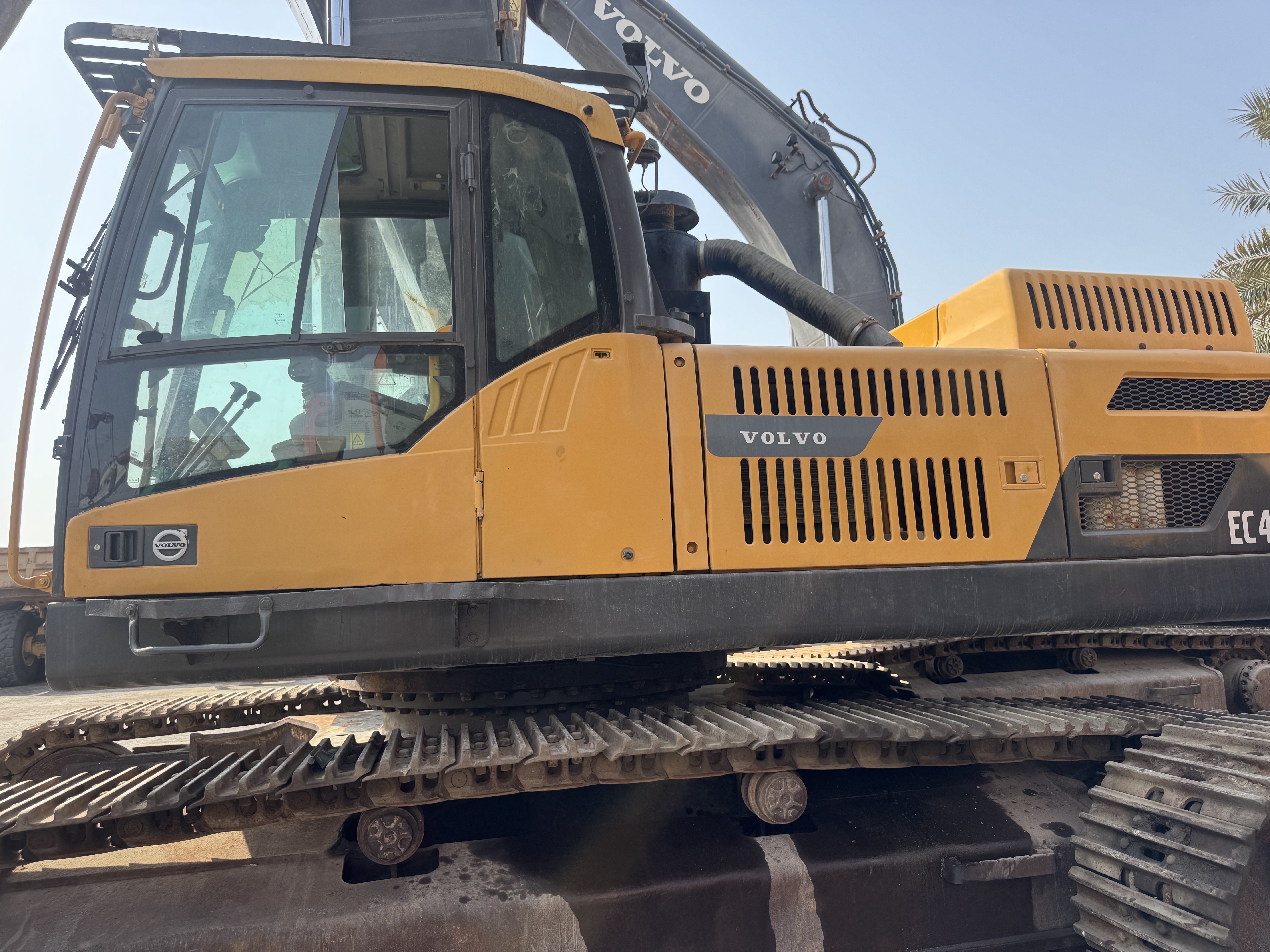 LEX-008-Volvo-EC480DL-Large-excavators-inspection-Structure-Paint-1