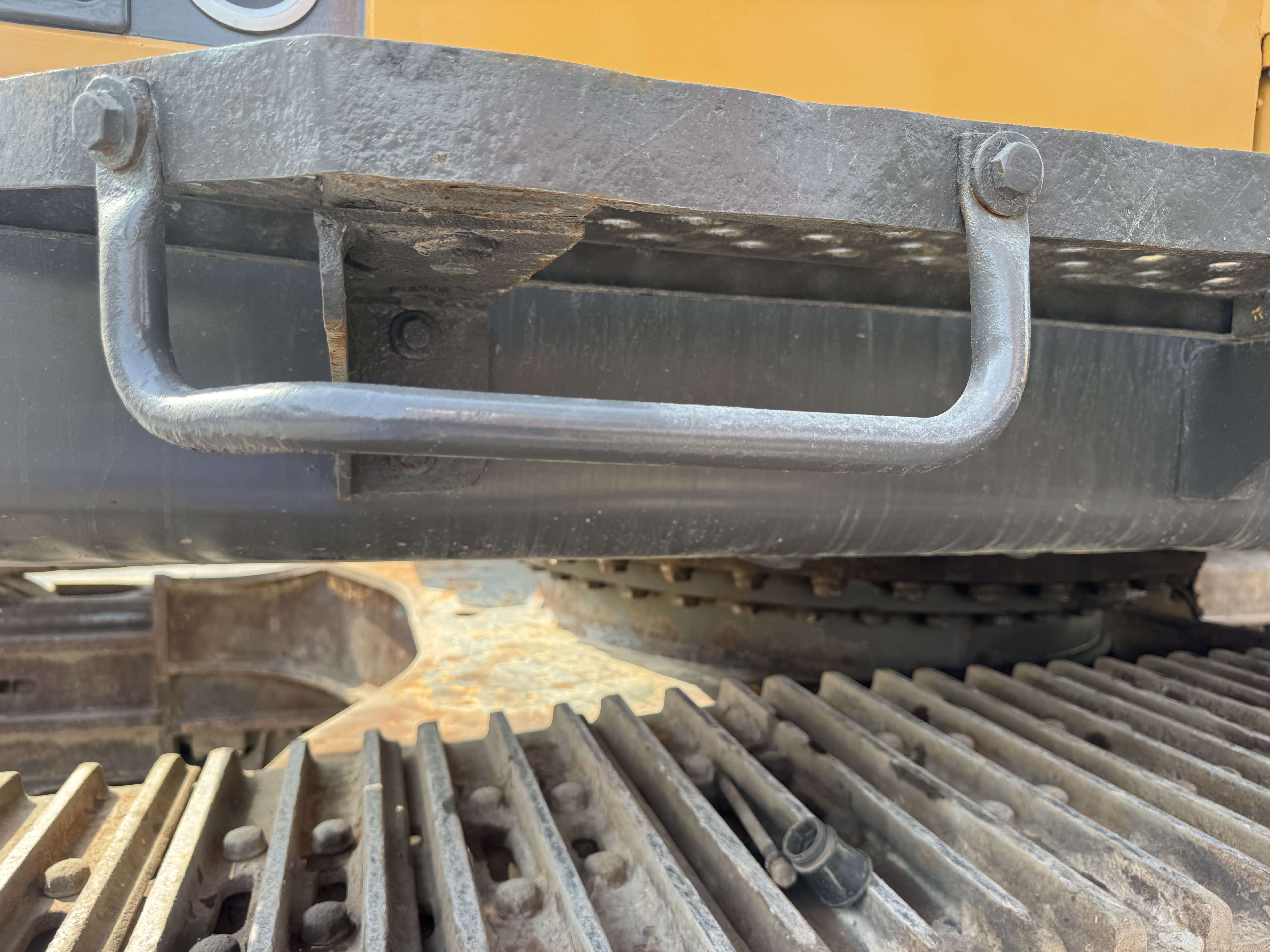 LEX-008-Volvo-EC480DL-Large-excavators-inspection-Structure-Handrails-1