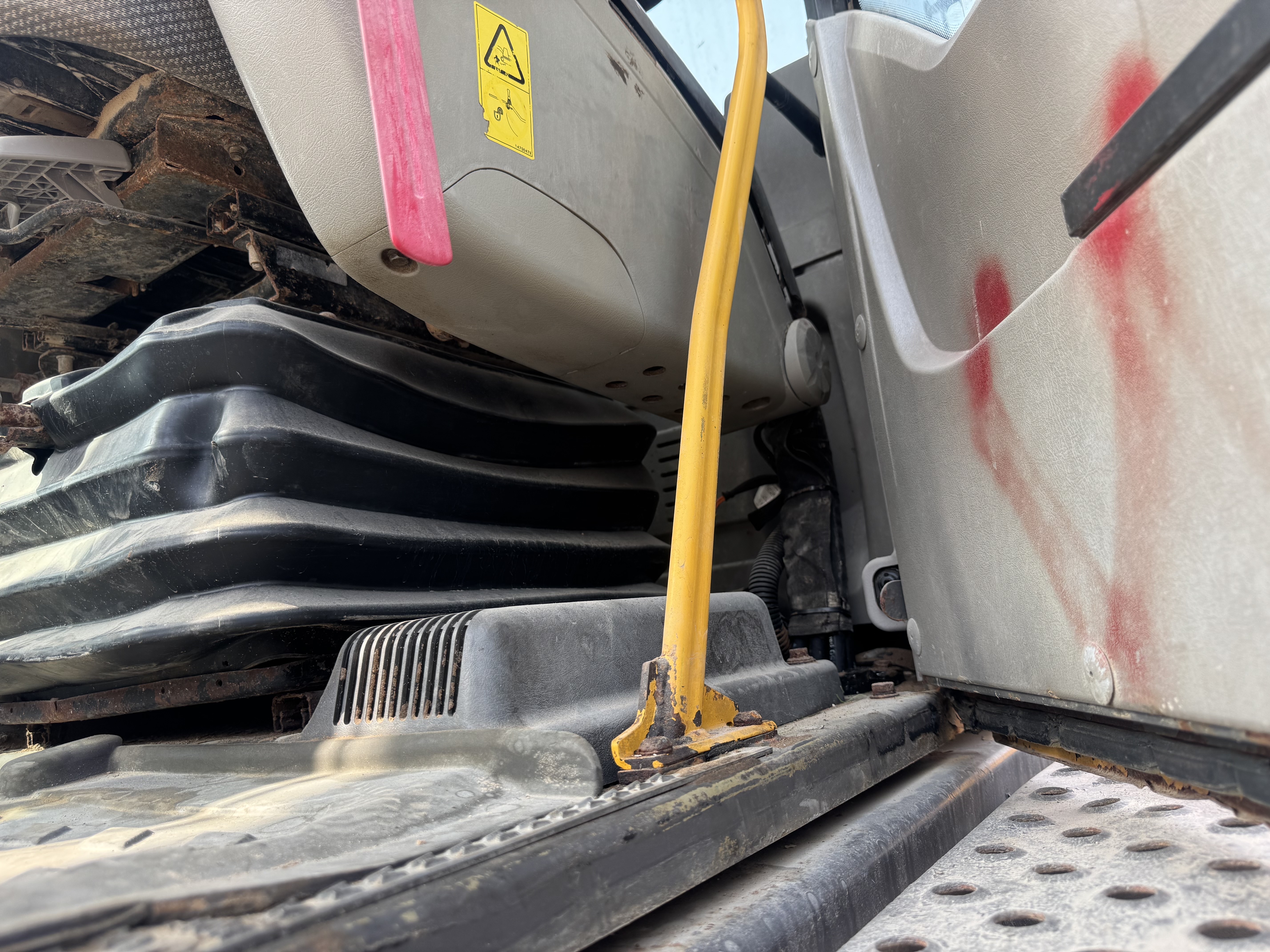 LEX-008-Volvo-EC480DL-Large-excavators-inspection-Structure-Handrails-1