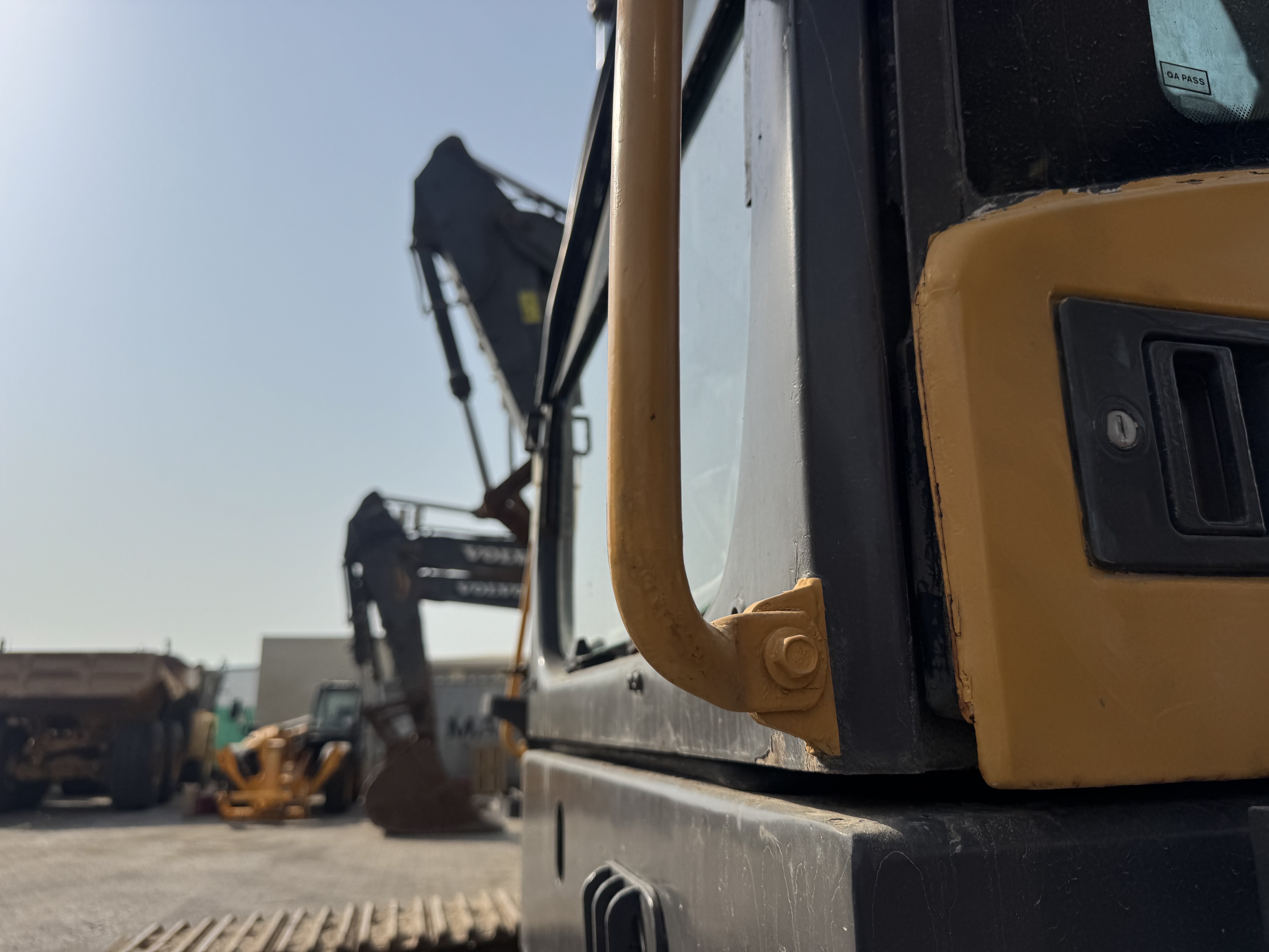 LEX-008-Volvo-EC480DL-Large-excavators-inspection-Structure-Handrails-1