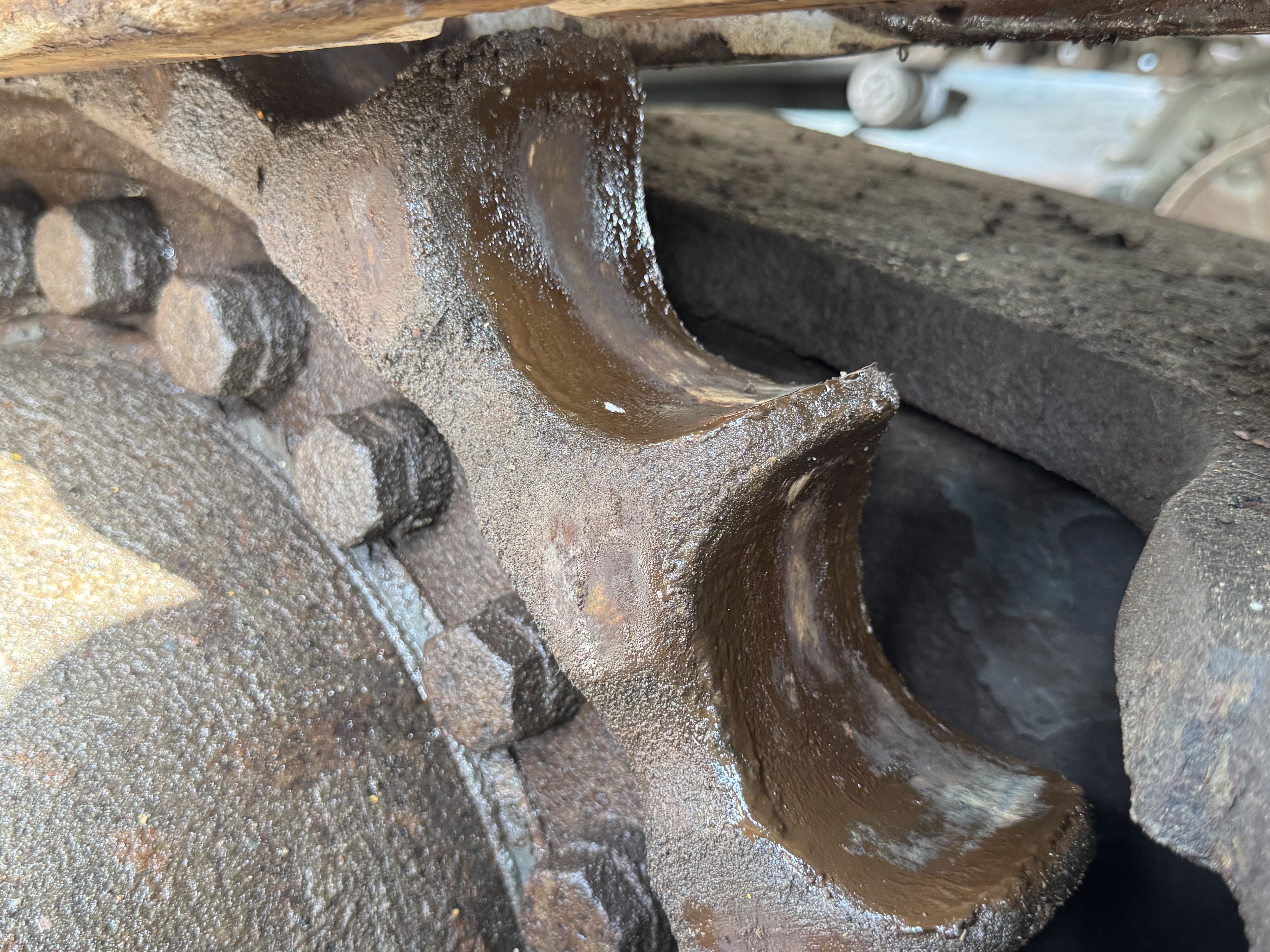 LEX-008-Volvo-EC480DL-Large-excavators-inspection-Undercarriage-Left-sprocket-1