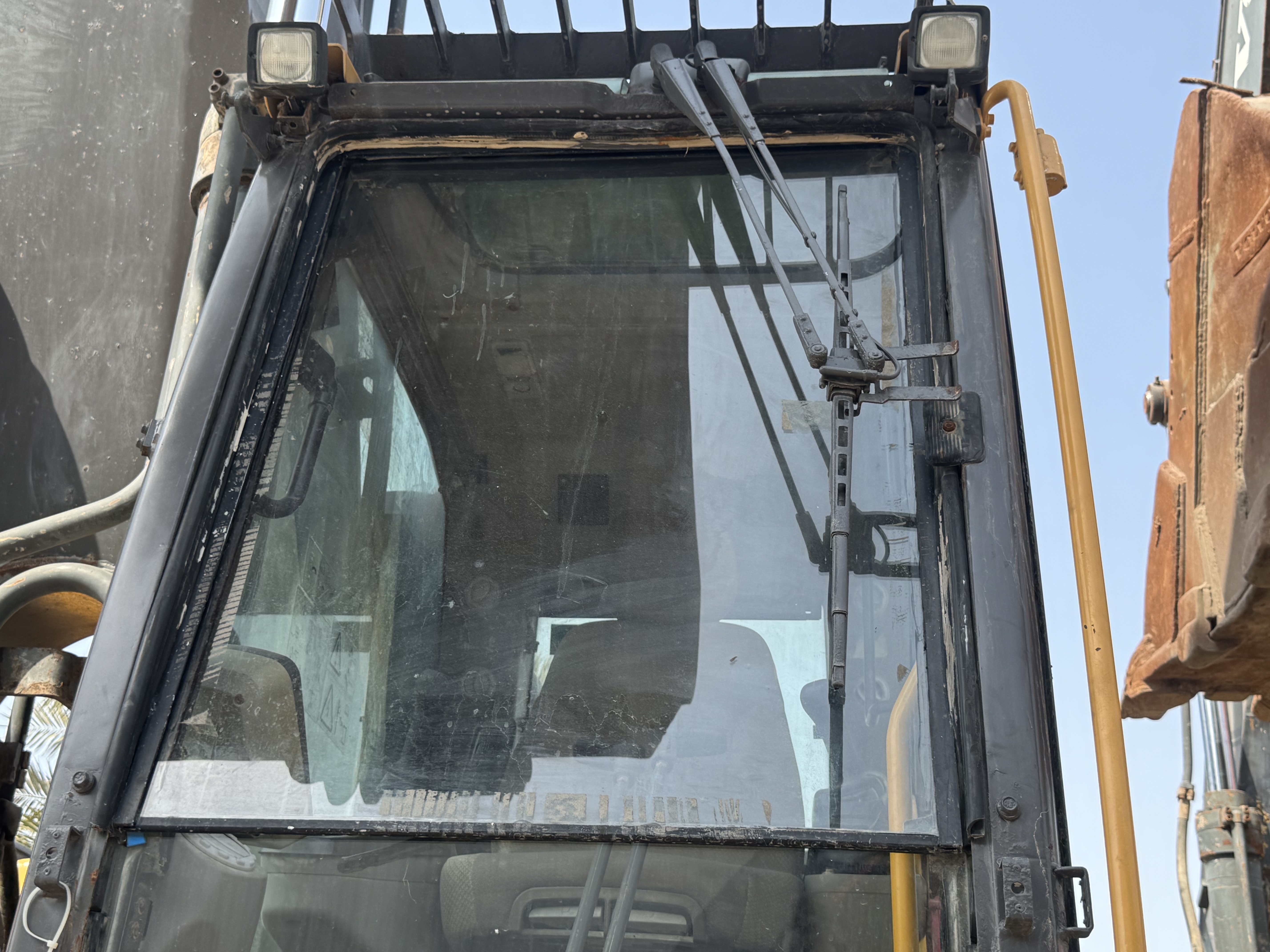 LEX-008-Volvo-EC480DL-Large-excavators-inspection-Safety-Glass-1