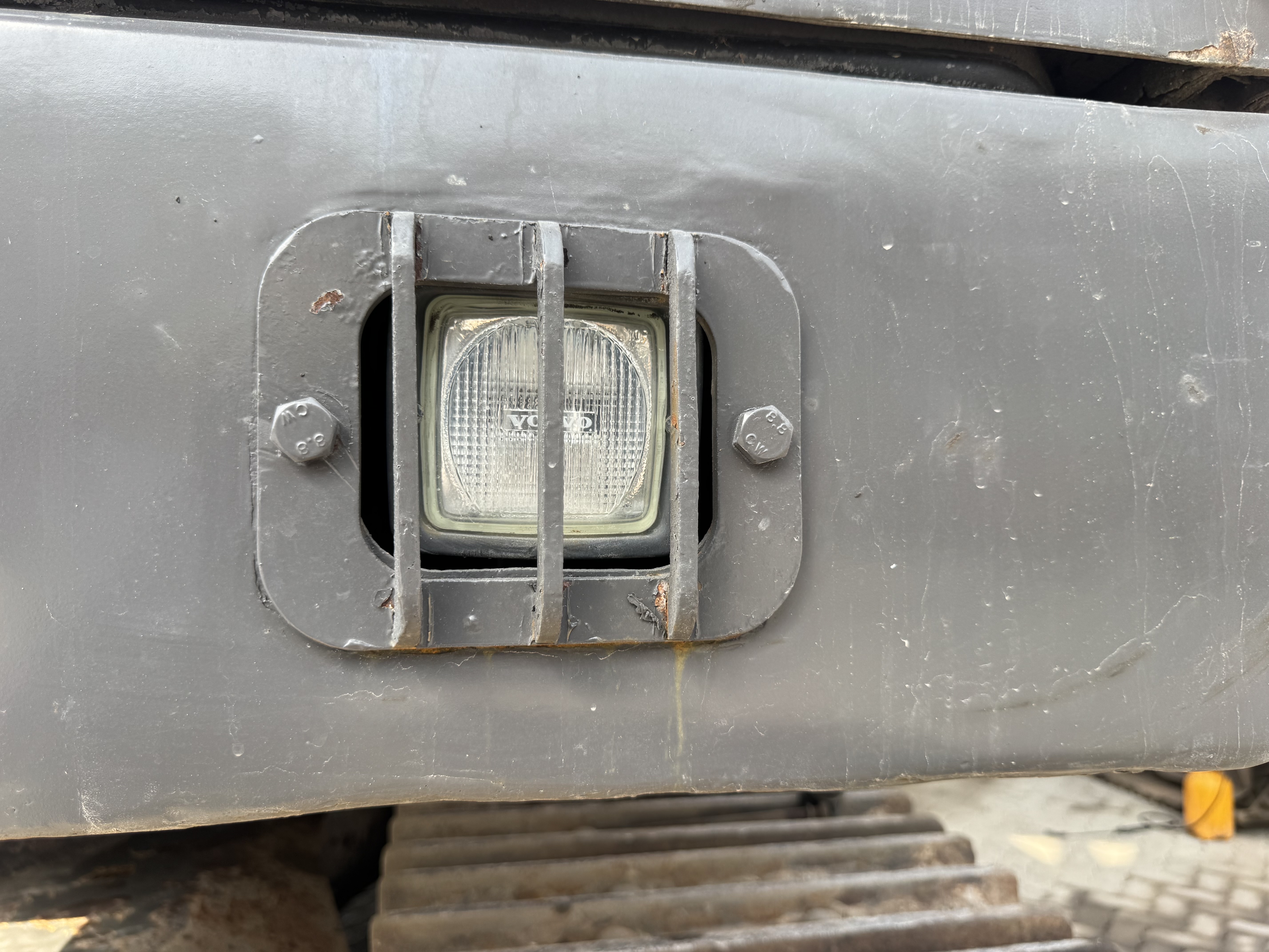 LEX-008-Volvo-EC480DL-Large-excavators-inspection-Electronics-Lights-and-signals-1