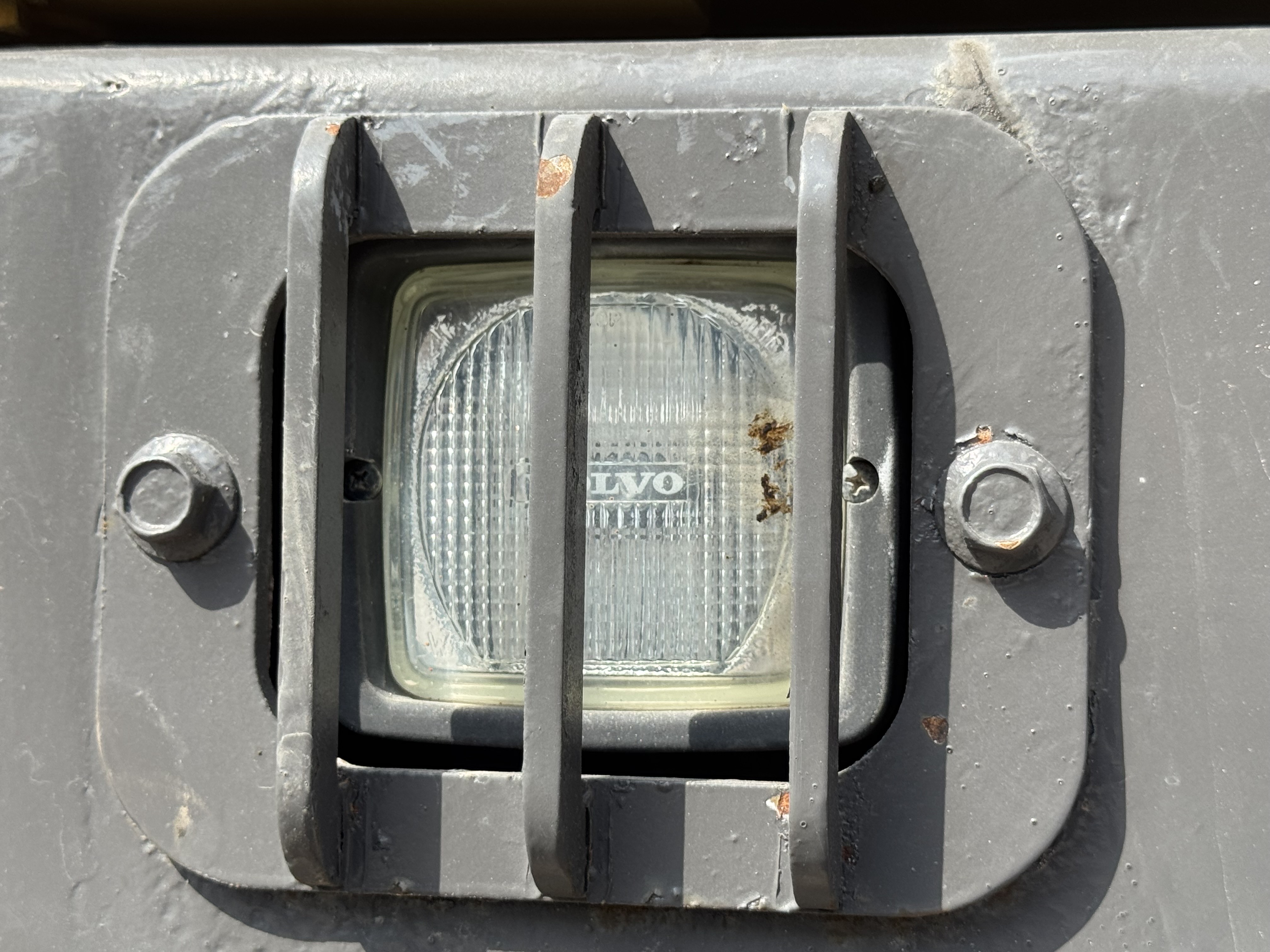 LEX-008-Volvo-EC480DL-Large-excavators-inspection-Electronics-Lights-and-signals-1