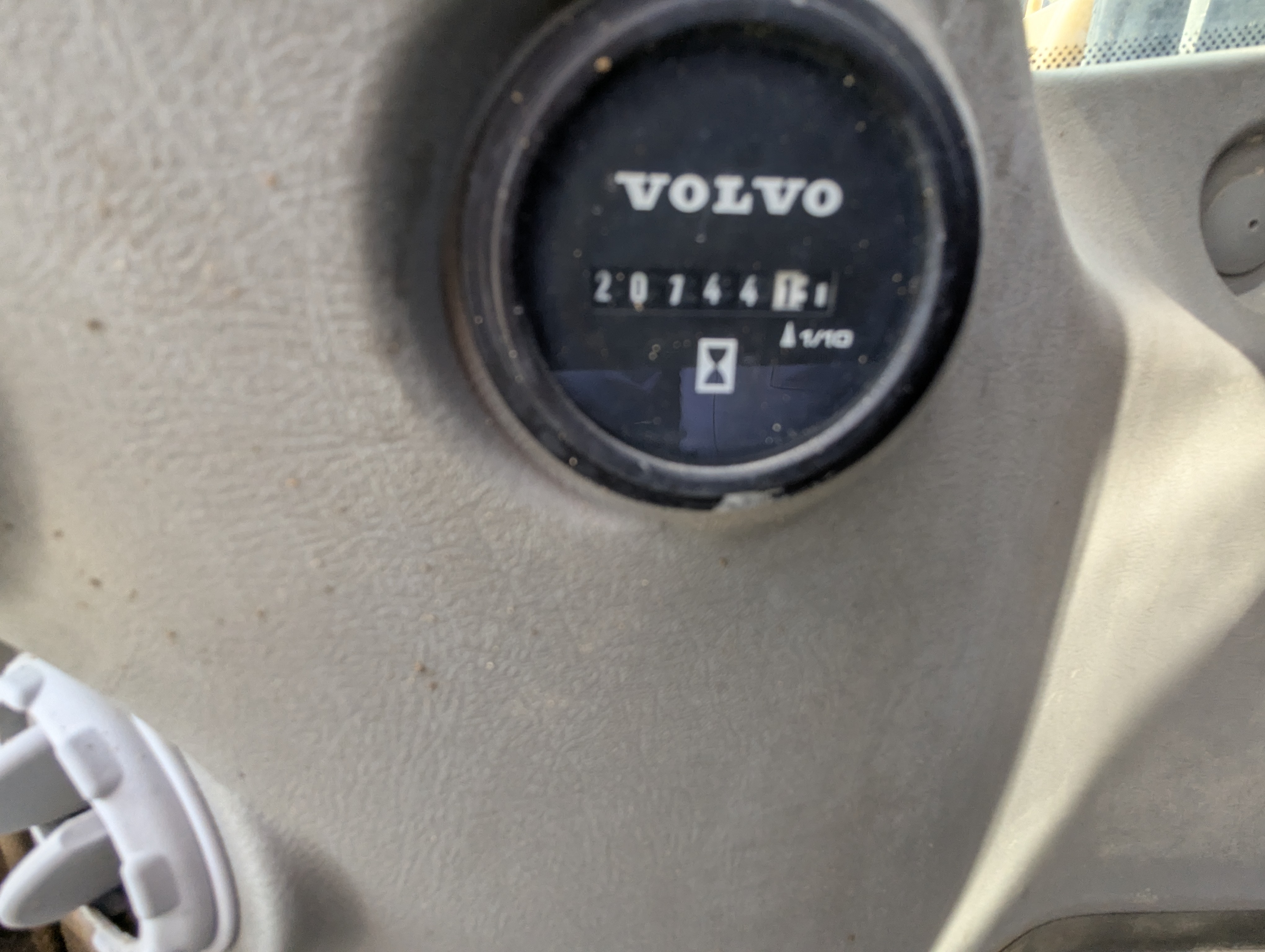 LEX-009-Volvo-EC480DH-Large-excavators-inspection-General-Hour-meter-1