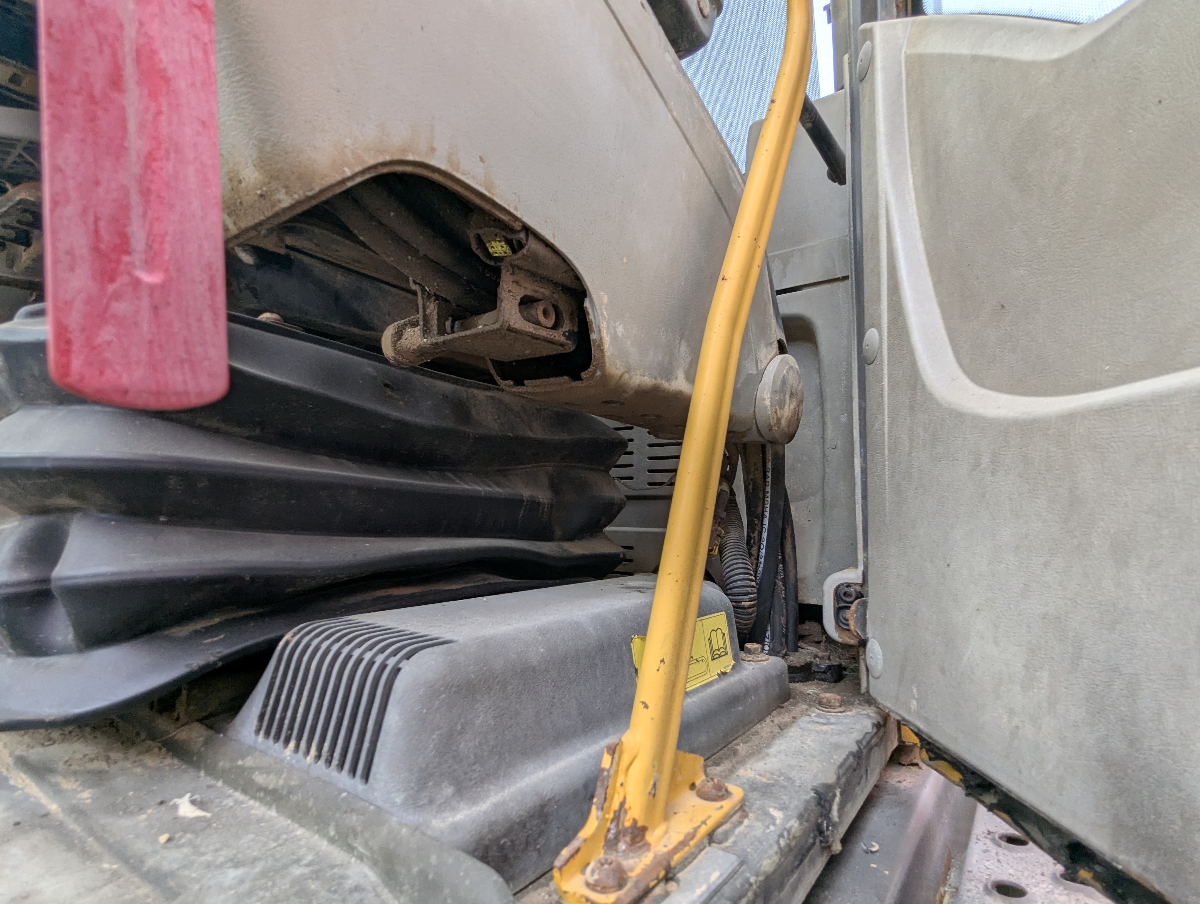 LEX-009-Volvo-EC480DH-Large-excavators-inspection-Structure-Handrails-1