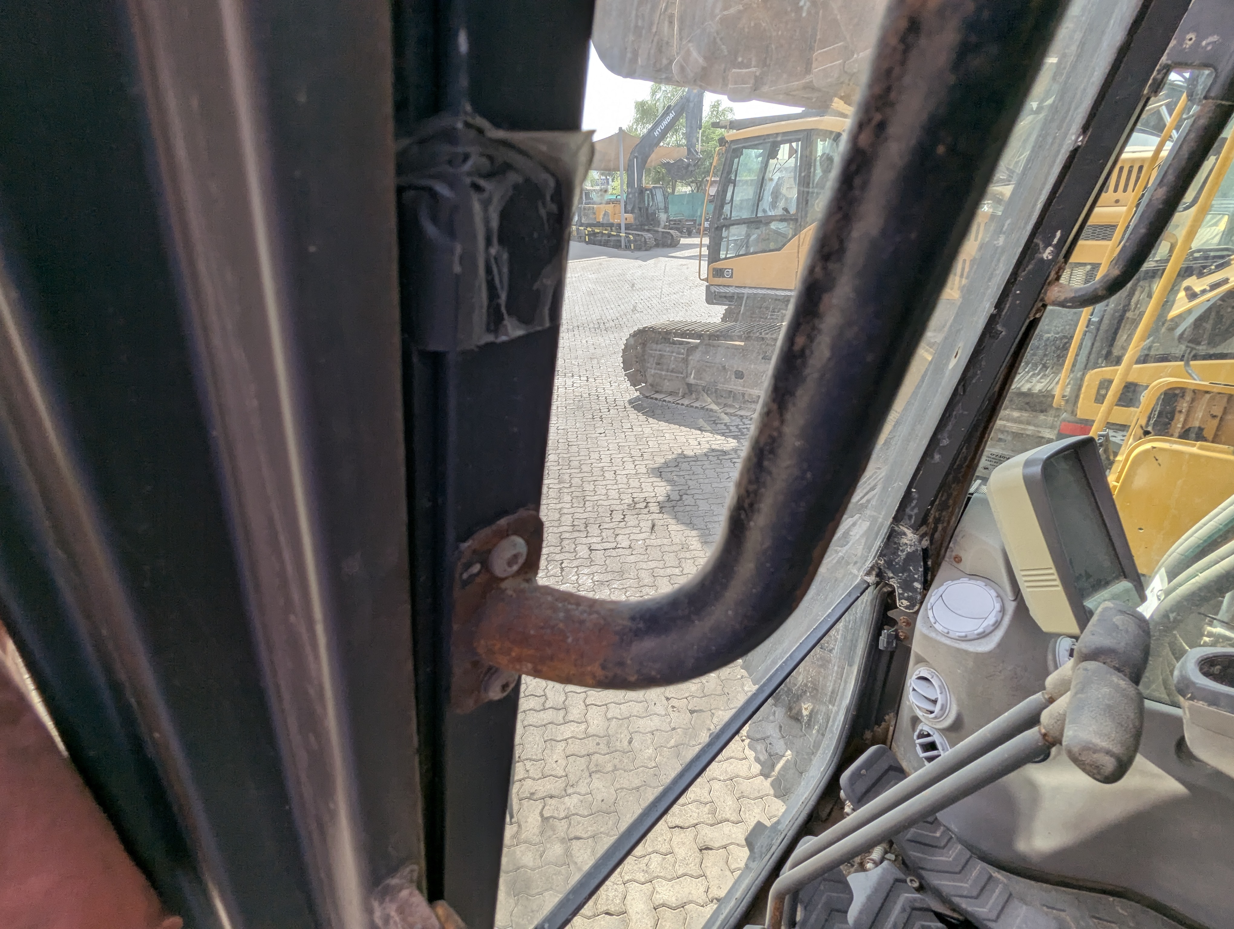 LEX-009-Volvo-EC480DH-Large-excavators-inspection-Structure-Handrails-1