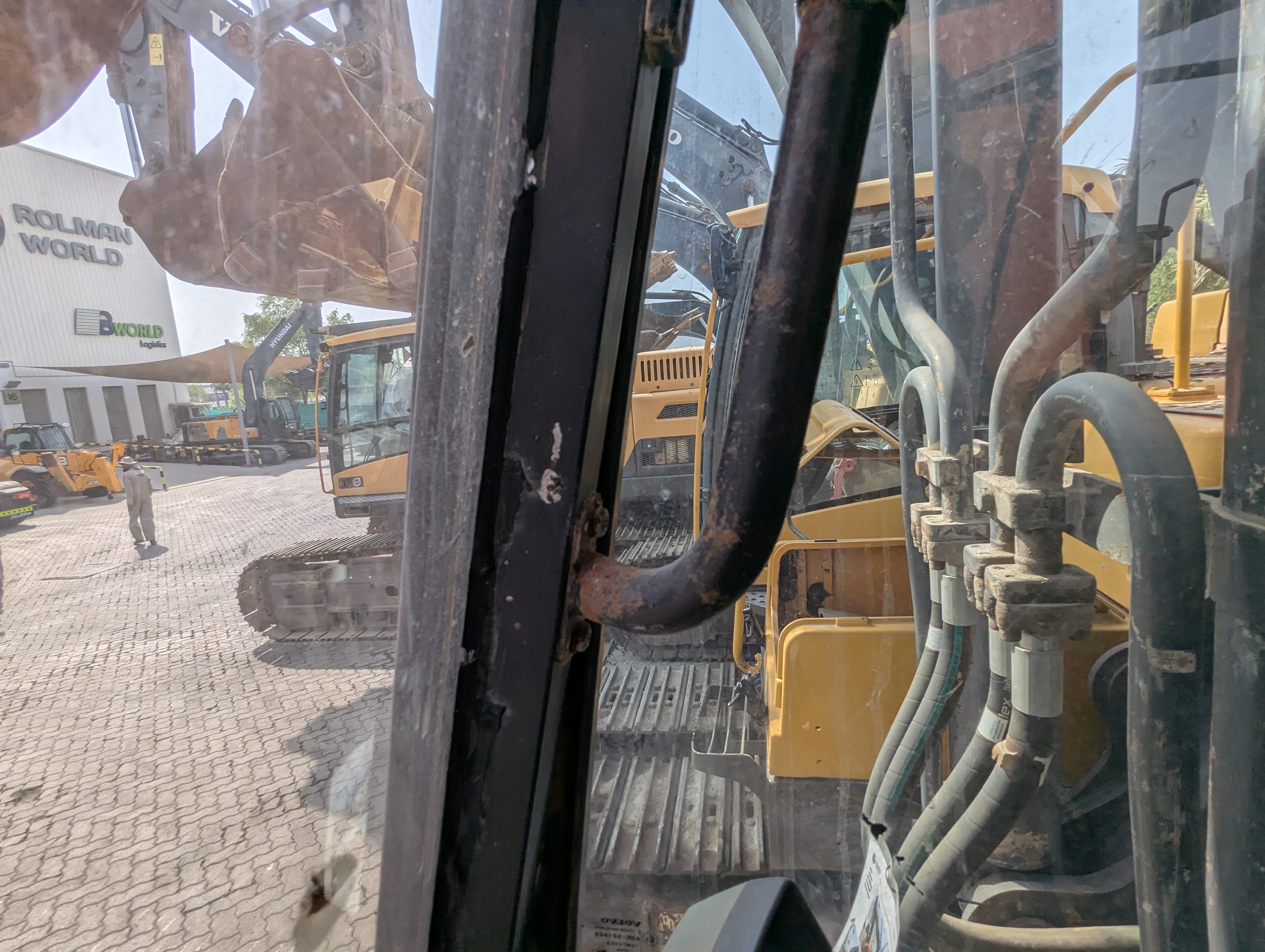 LEX-009-Volvo-EC480DH-Large-excavators-inspection-Structure-Handrails-1