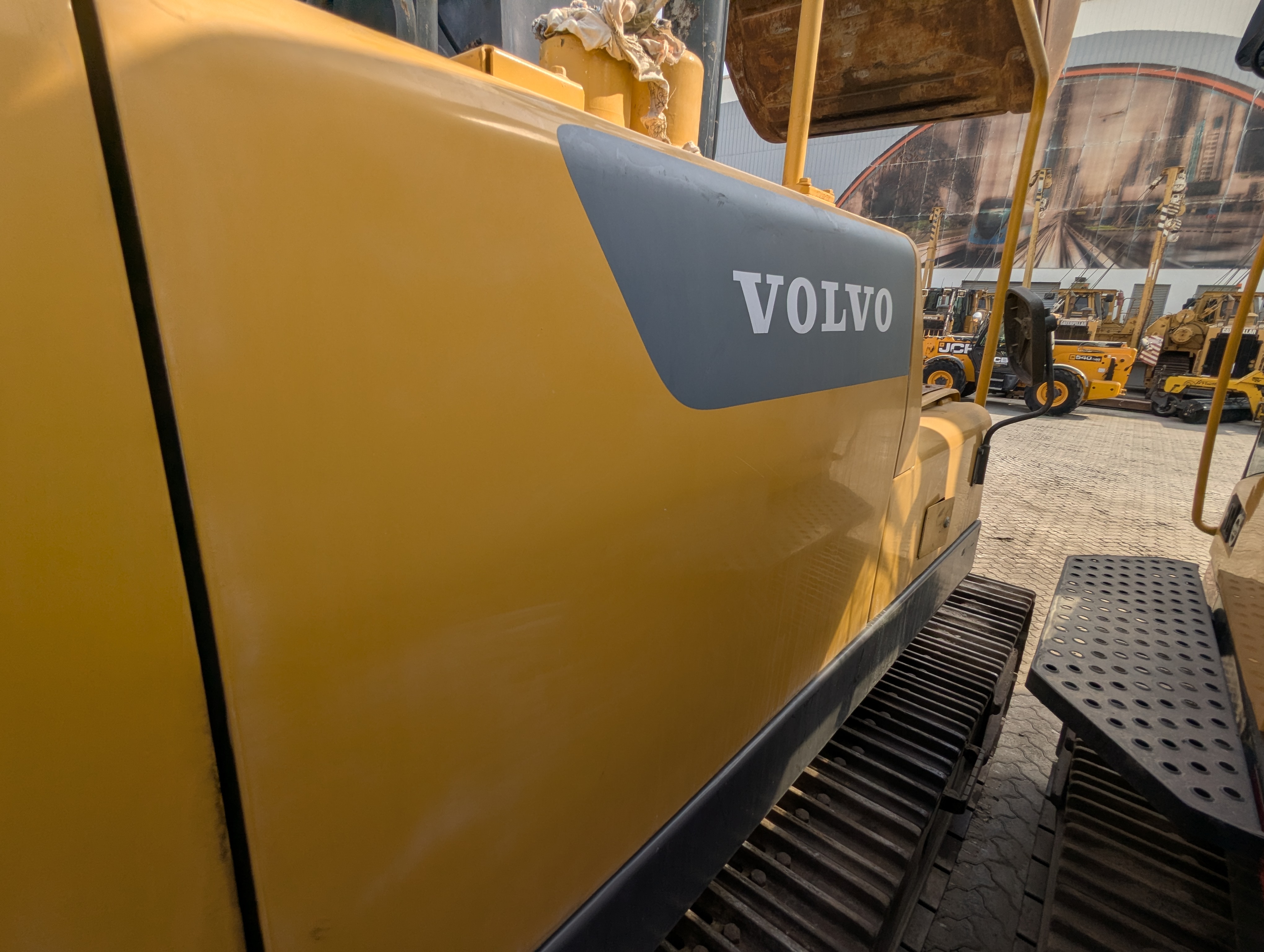 LEX-009-Volvo-EC480DH-Large-excavators-inspection-Structure-Paint-1