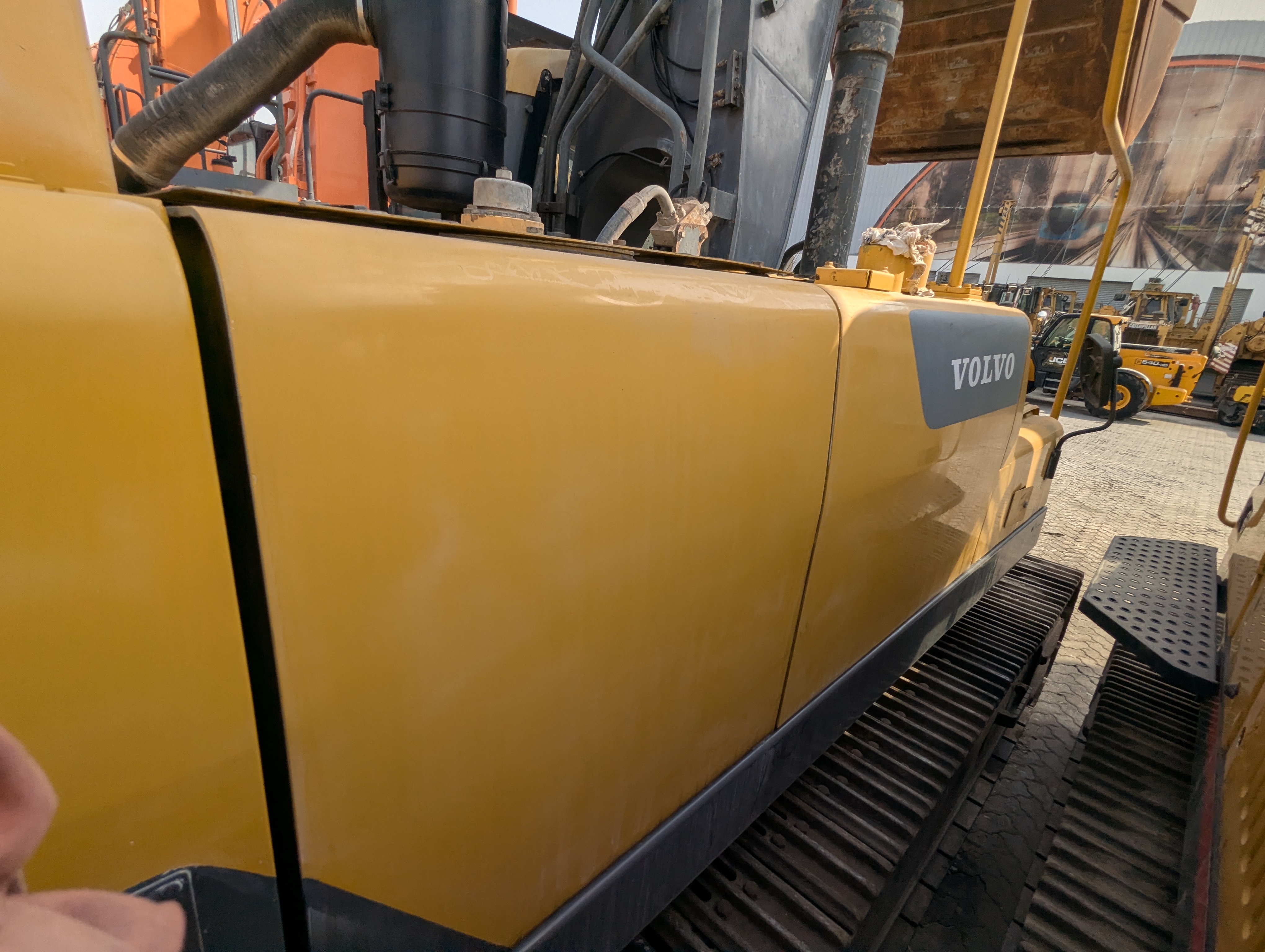 LEX-009-Volvo-EC480DH-Large-excavators-inspection-Structure-Paint-1