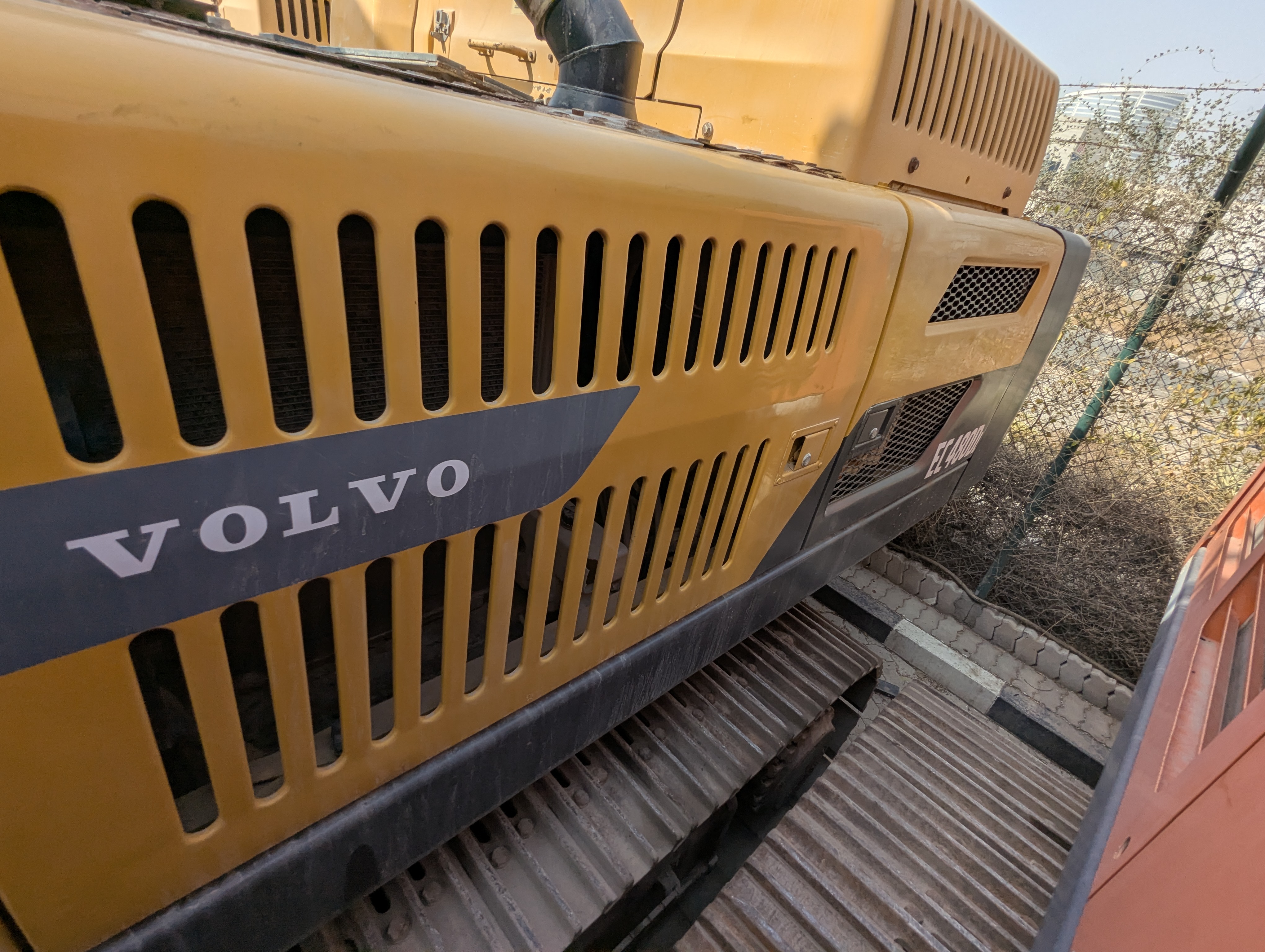 LEX-009-Volvo-EC480DH-Large-excavators-inspection-Structure-Paint-1