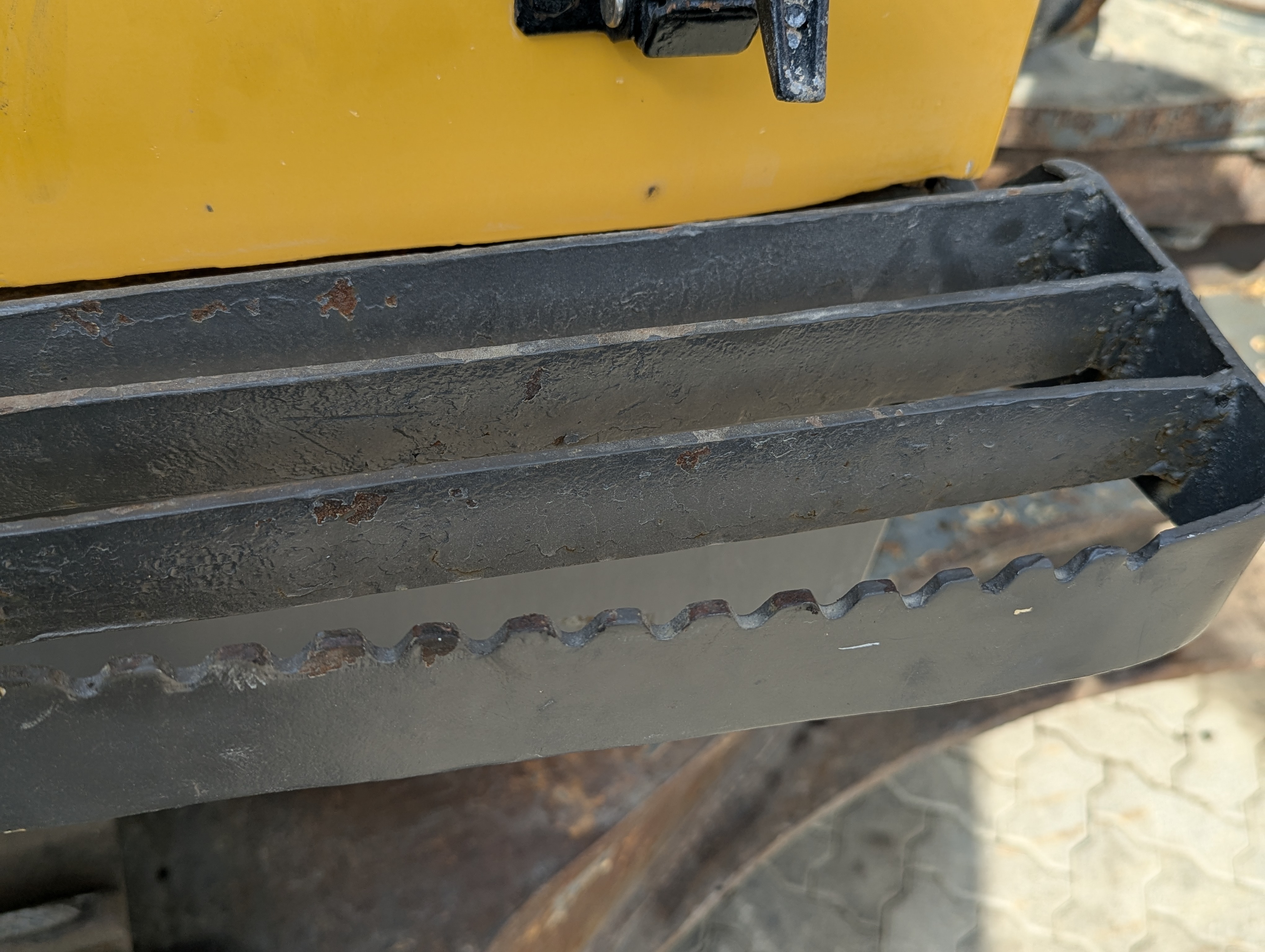 LEX-009-Volvo-EC480DH-Large-excavators-inspection-Structure-Steps/ladders-1