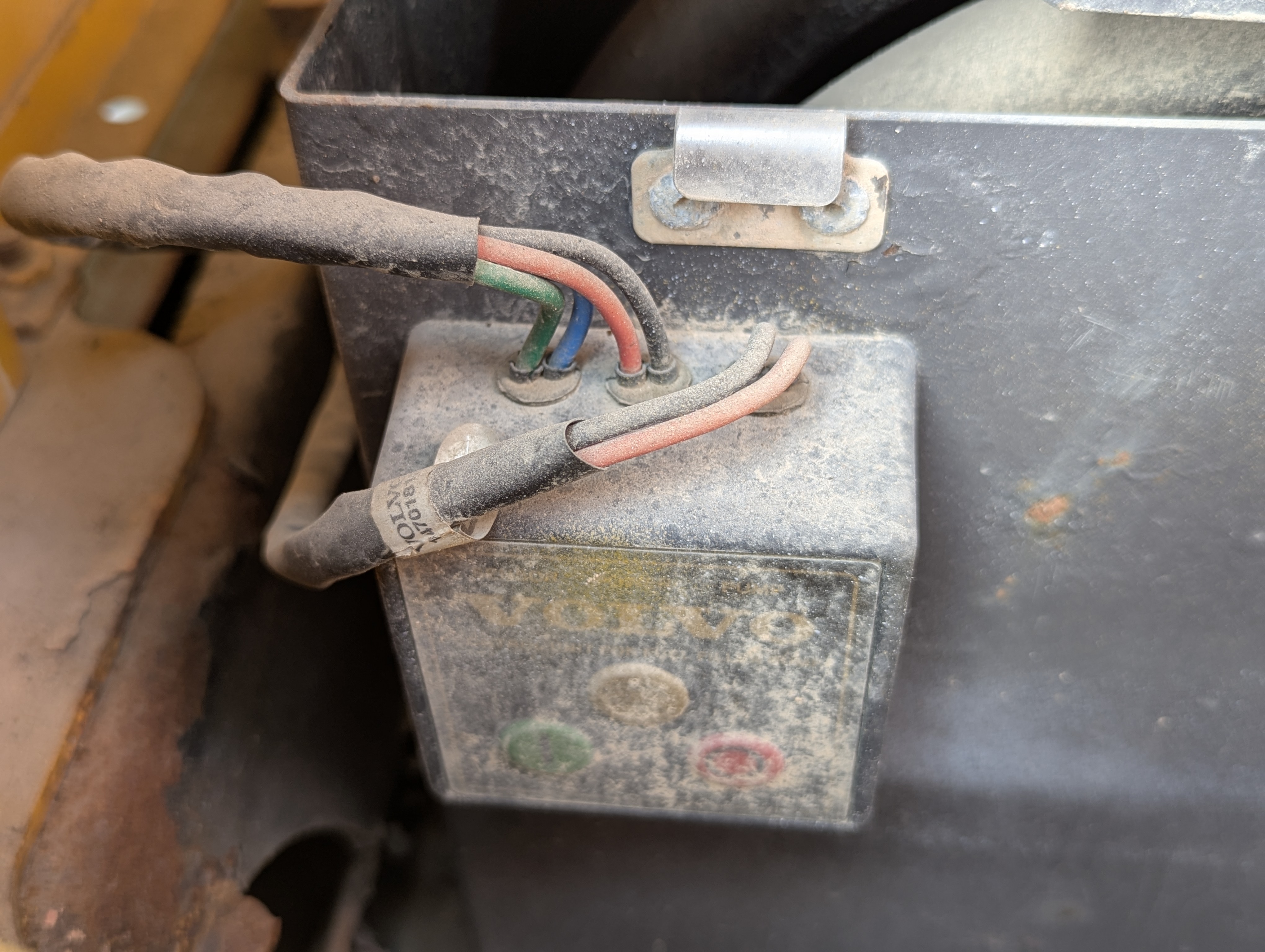 LEX-009-Volvo-EC480DH-Large-excavators-inspection-Electronics-Main-harness-1