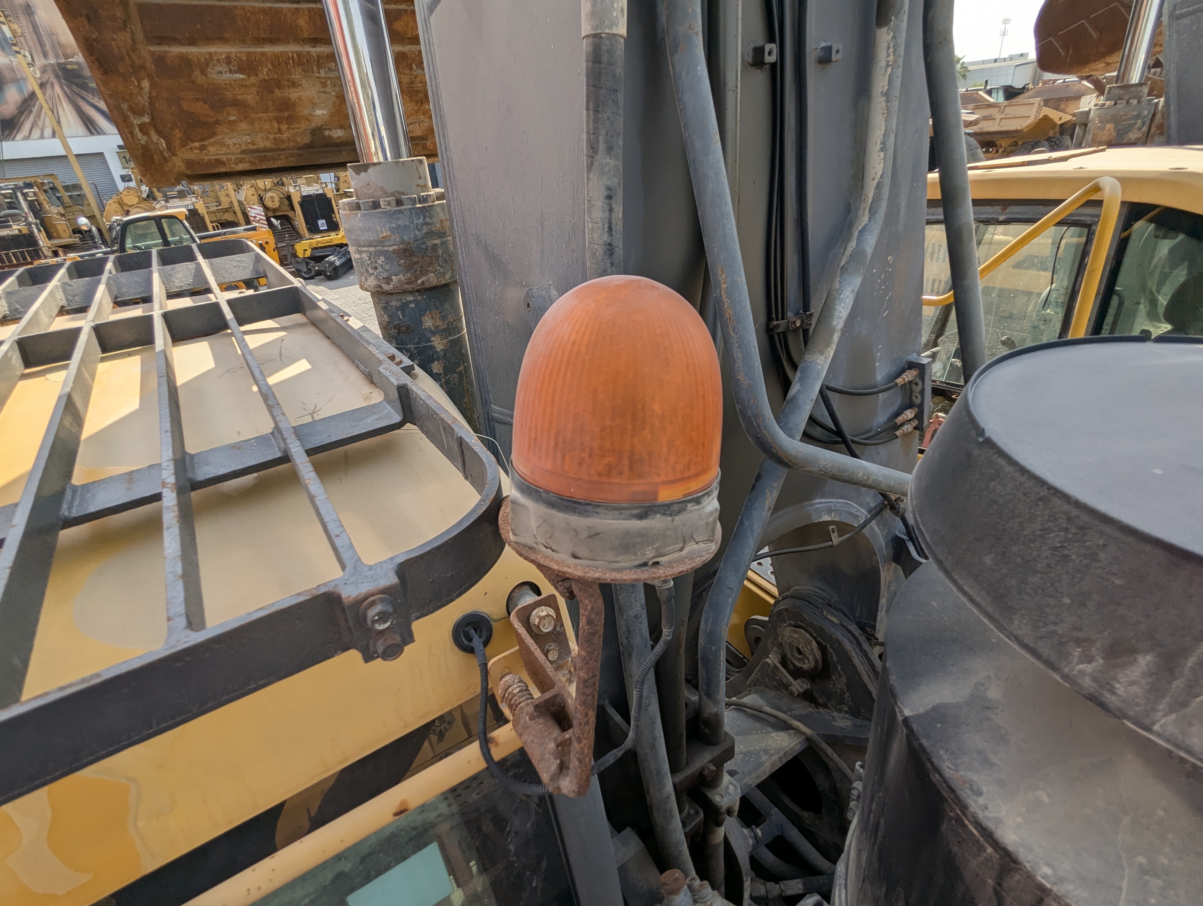 LEX-009-Volvo-EC480DH-Large-excavators-inspection-Electronics-Lights-and-signals-1