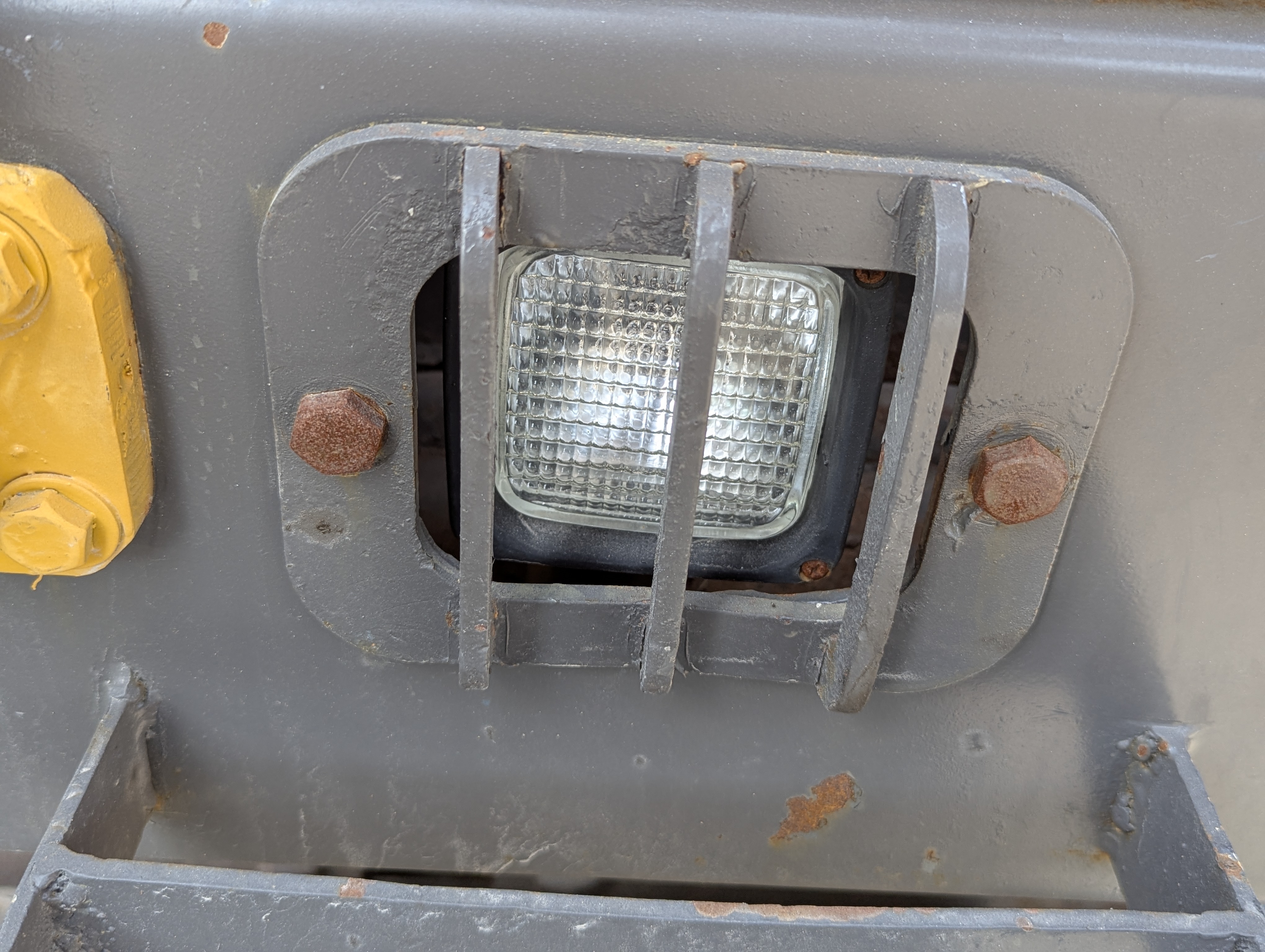 LEX-009-Volvo-EC480DH-Large-excavators-inspection-Electronics-Lights-and-signals-1