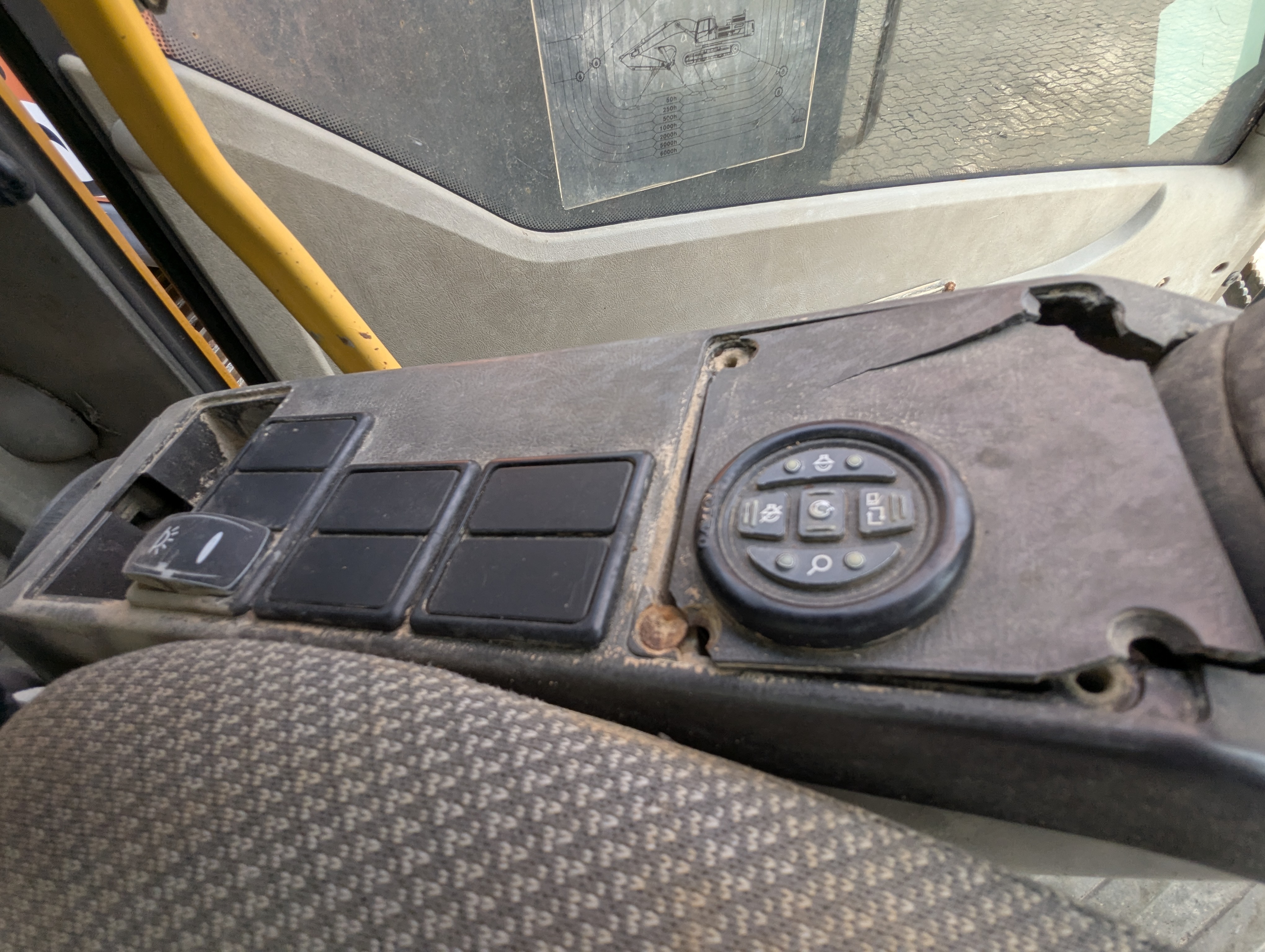 LEX-009-Volvo-EC480DH-Large-excavators-inspection-Electronics-Electronic-instrument-board-1