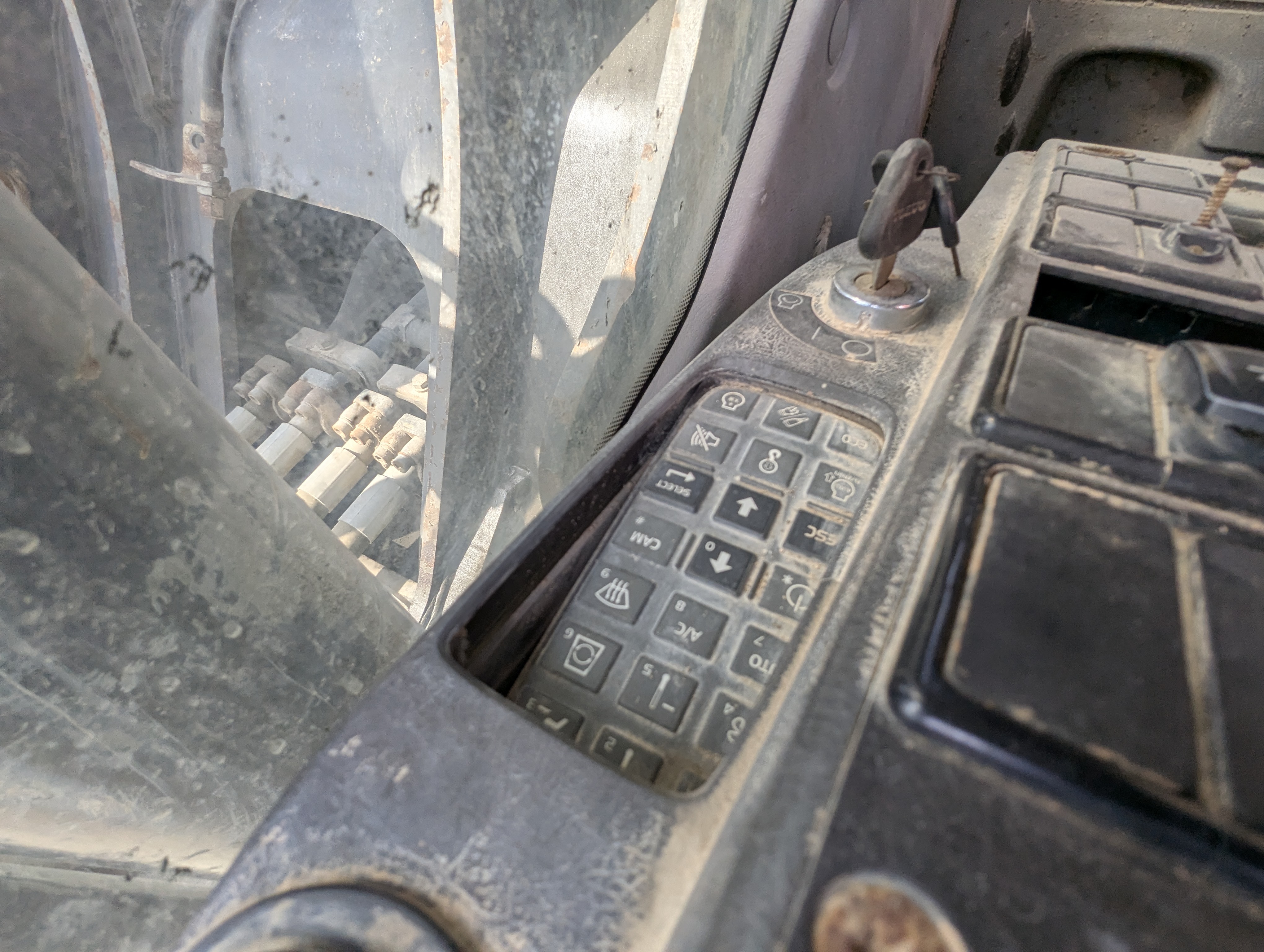 LEX-009-Volvo-EC480DH-Large-excavators-inspection-Electronics-Electronic-instrument-board-1