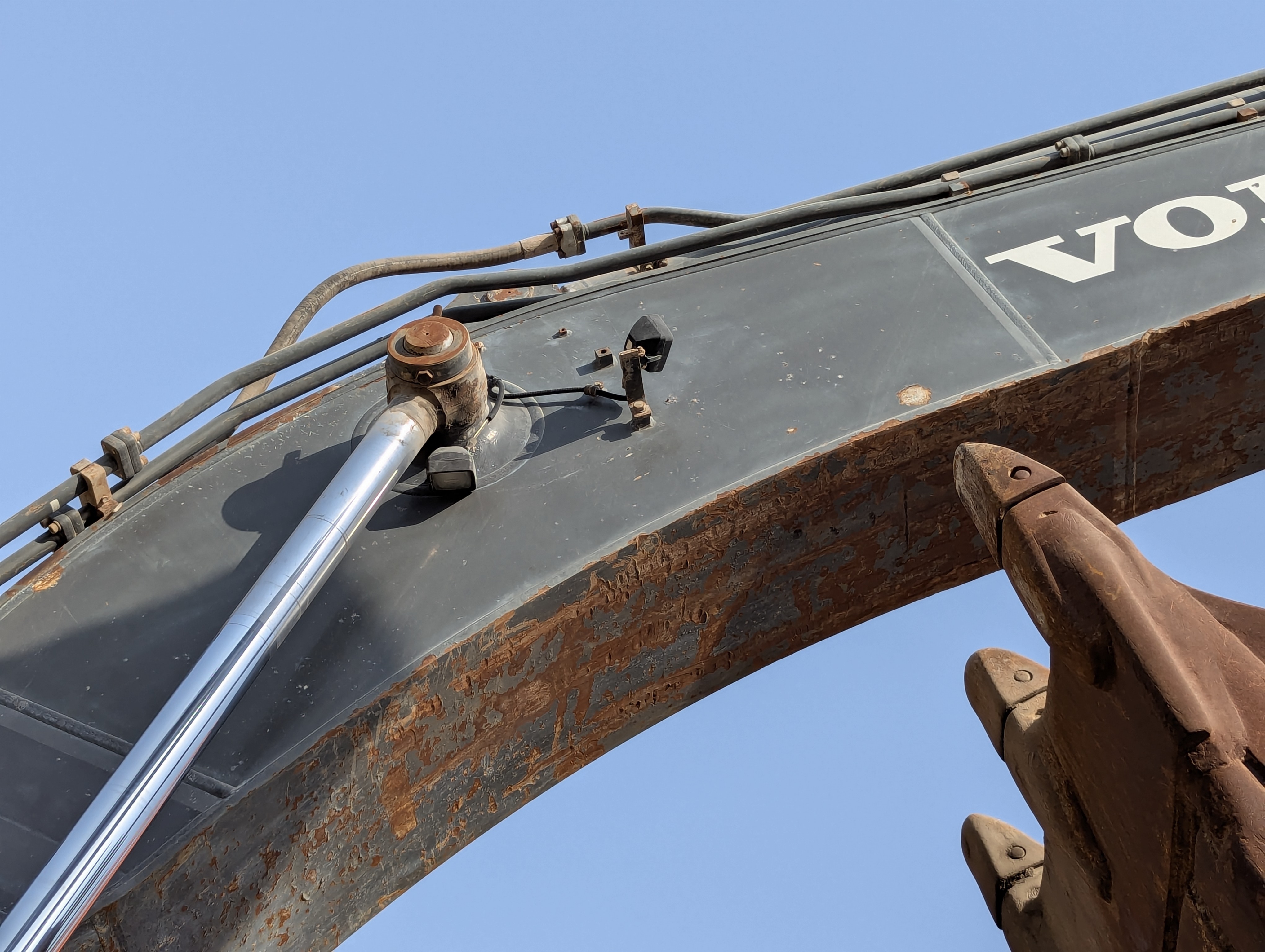 LEX-009-Volvo-EC480DH-Large-excavators-inspection-Chassis-Boom-1