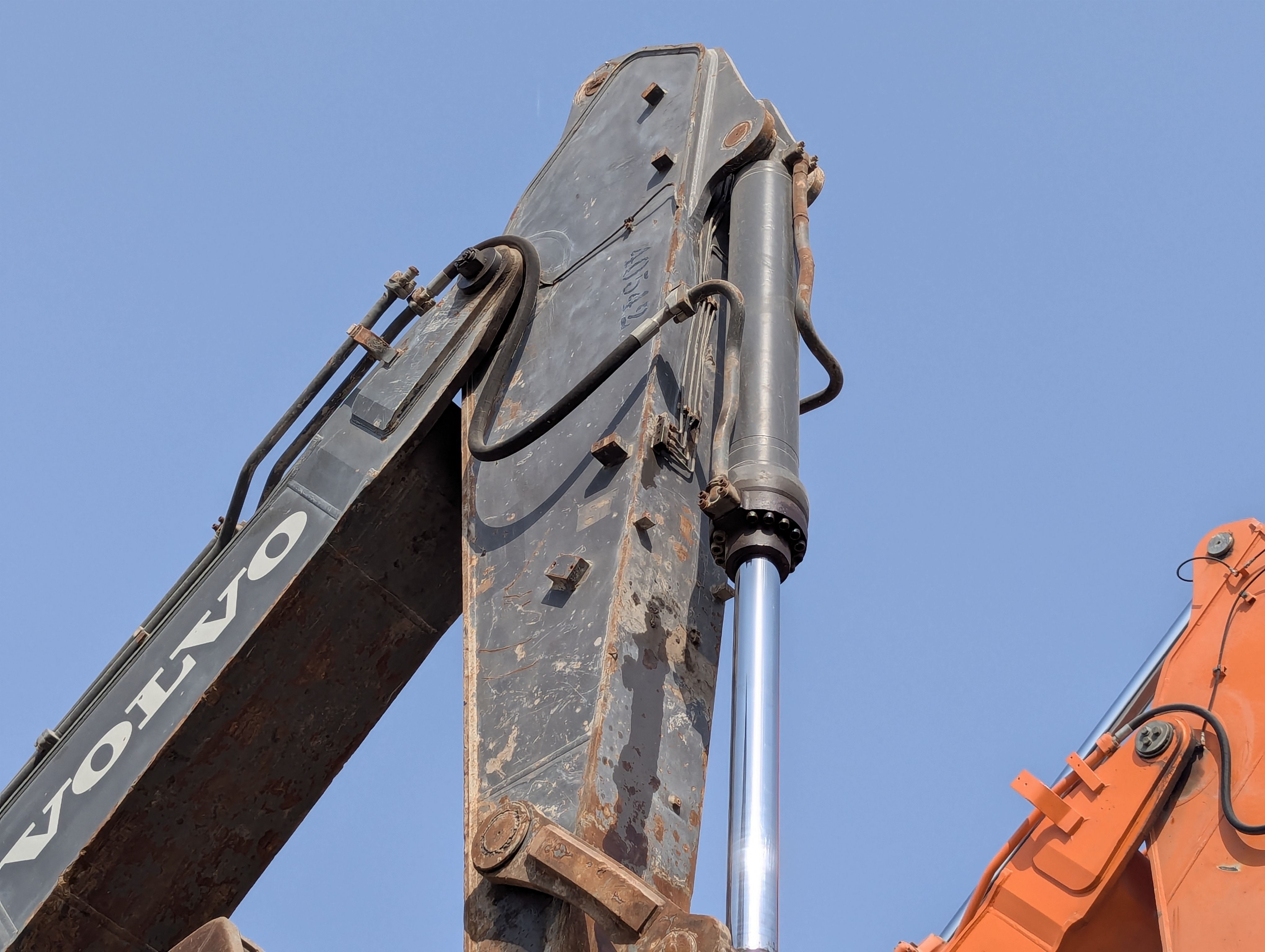LEX-009-Volvo-EC480DH-Large-excavators-inspection-Chassis-Stick-1