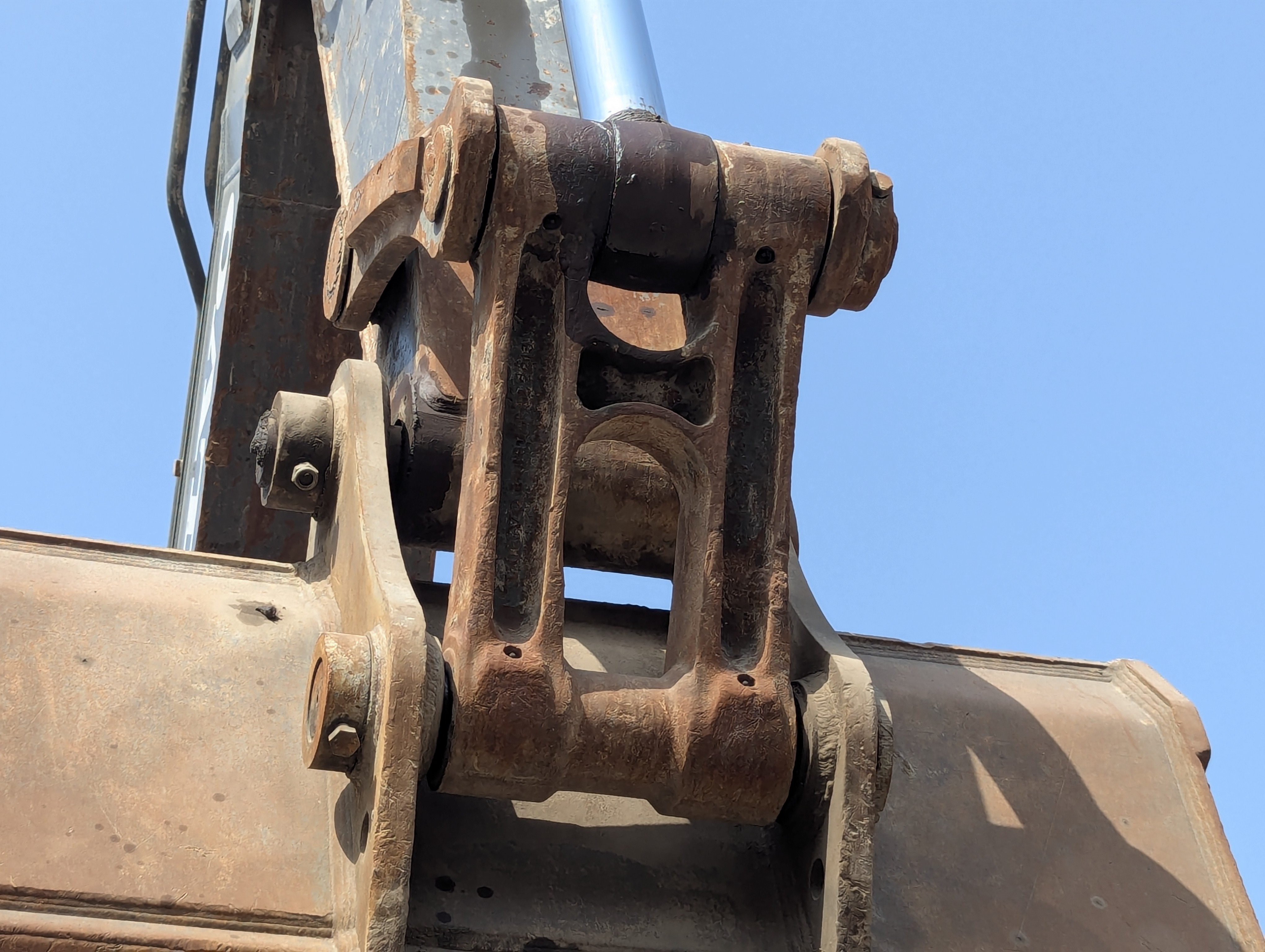 LEX-009-Volvo-EC480DH-Large-excavators-inspection-Chassis-H-link-1