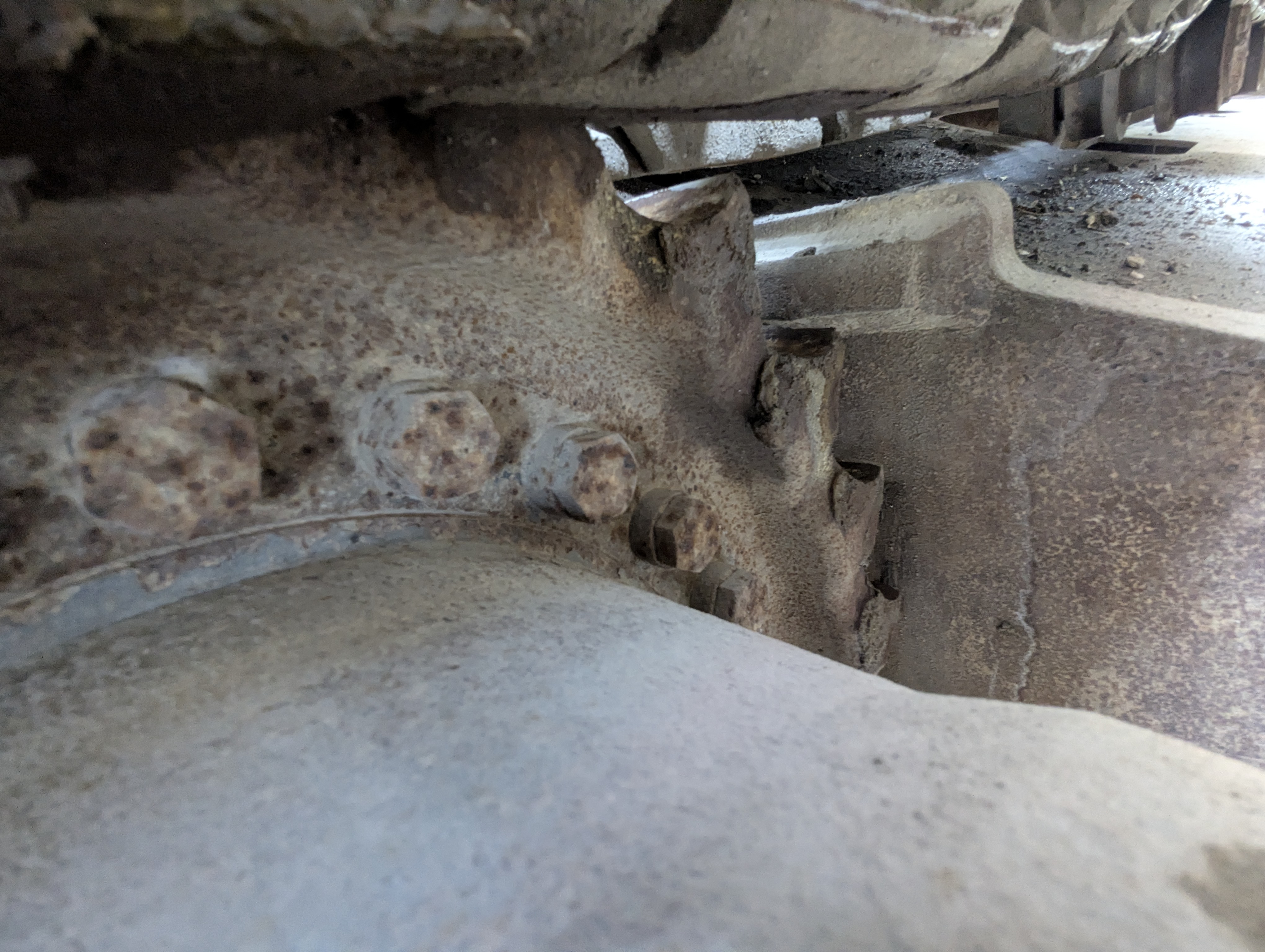 LEX-009-Volvo-EC480DH-Large-excavators-inspection-Undercarriage-Left-sprocket-1