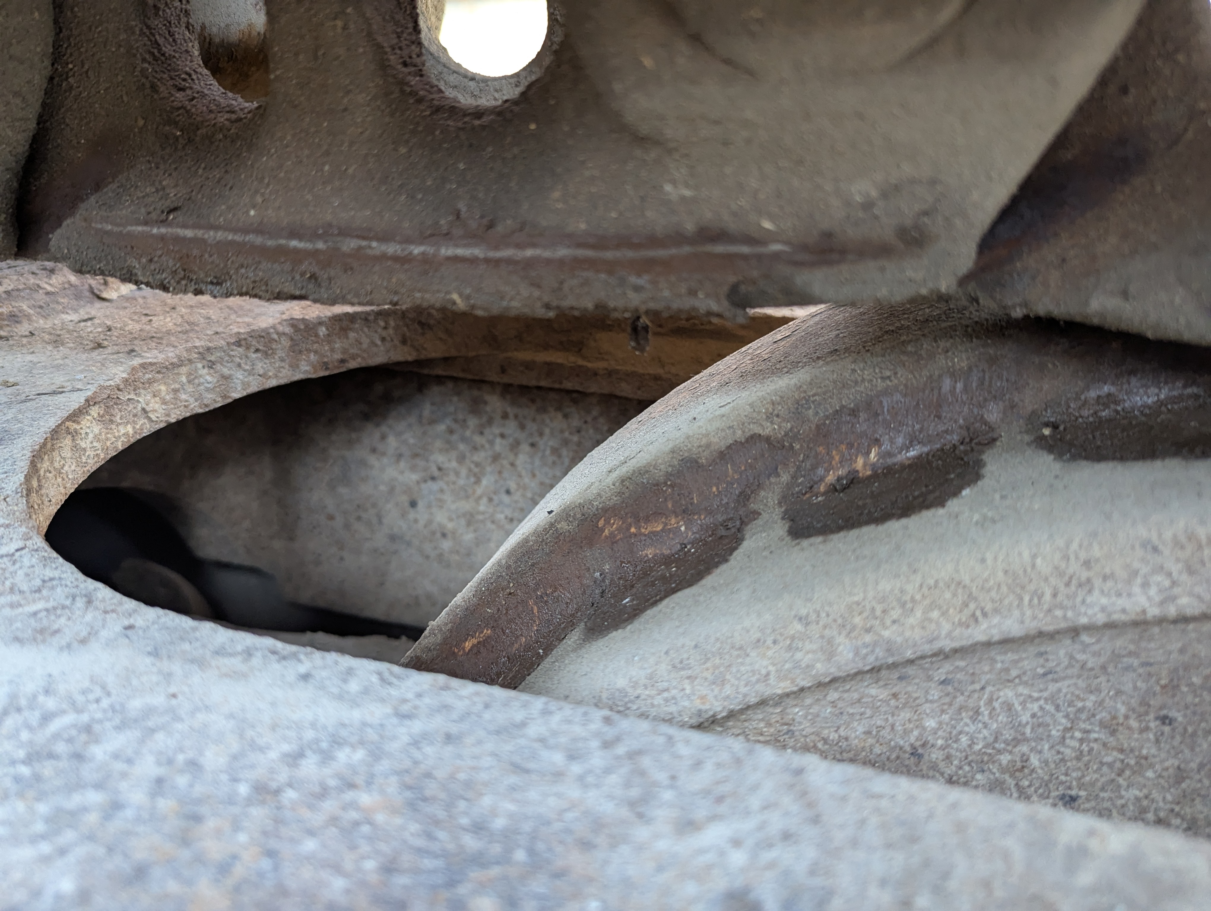 LEX-009-Volvo-EC480DH-Large-excavators-inspection-Undercarriage-left-idler-1