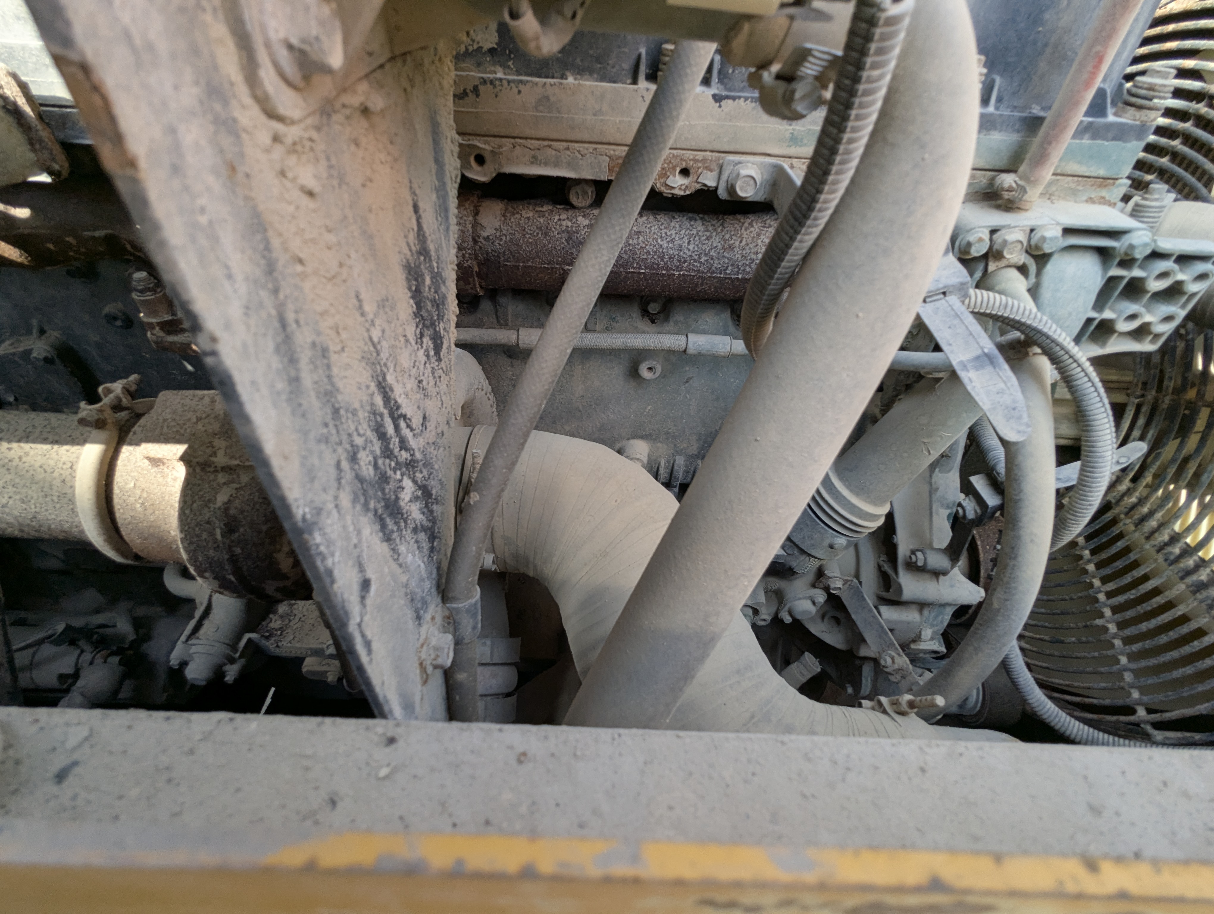LEX-009-Volvo-EC480DH-Large-excavators-inspection-Engine-Hoses-1